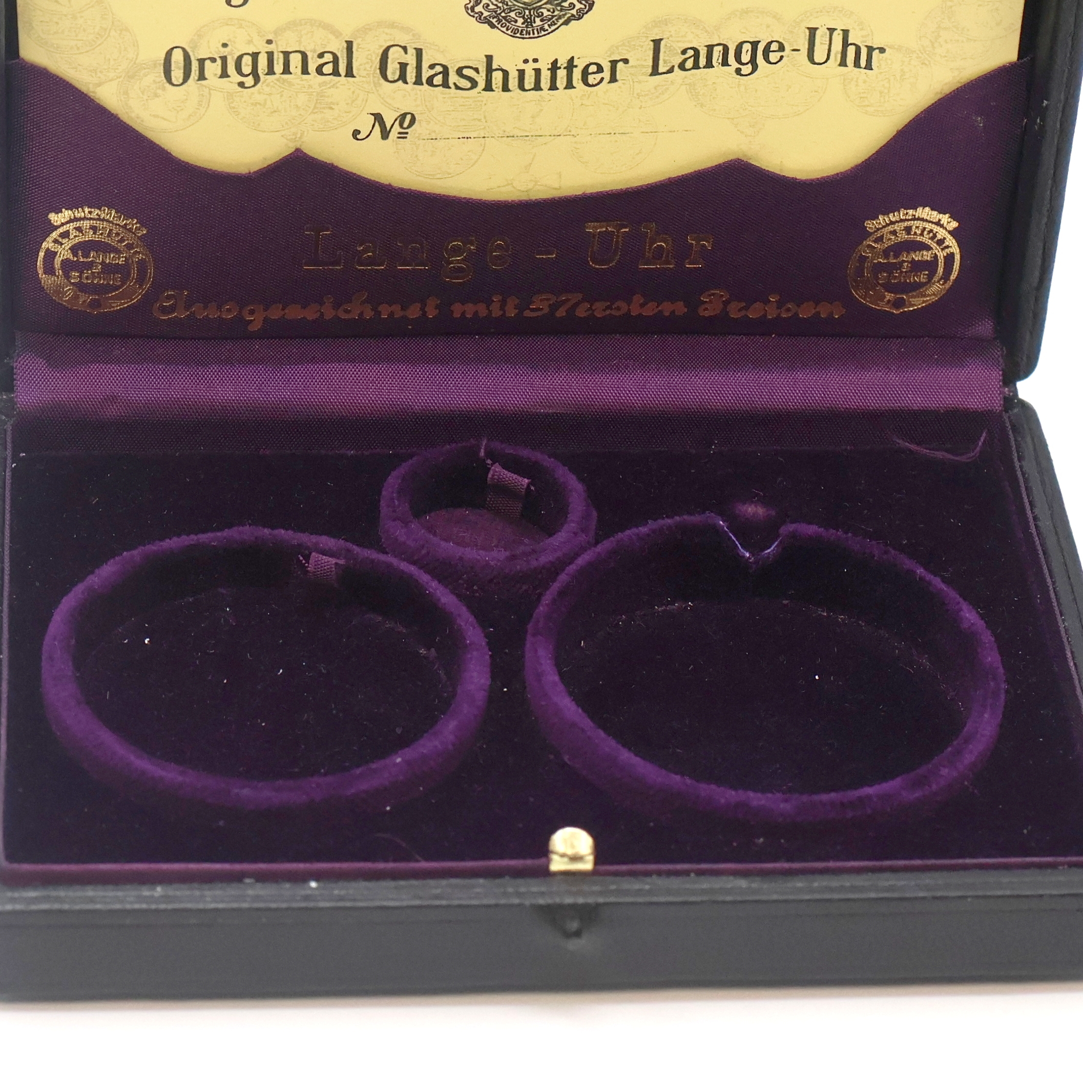 Detail a: DEUTSCHE UHREN-FABRIKATION GLASHÜTTE Etui für Taschenuhr, moderner Nachbau mit Garantiekarte, für D. ca. 53 mm, M. ca. 14 x 10 cm, aus ...