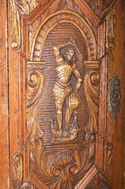 27062103a - Pilasterschrank, Barock, 18. Jh., Weichholz, zweitürig, aufwendige, Schnitzereien auf ...