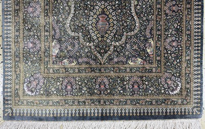 27062104b - Ghom Seide fein Persien, signiert´Zahed´, Ende 20.Jhd, reine Naturseide, ca. 124 x 79 ...