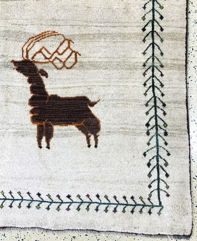 27062113a - Gabbeh alt, Persien, Mitte 20.Jhd, Wolle auf Wolle, ca. 270 x 160 cm, leicht verfärbt, ...