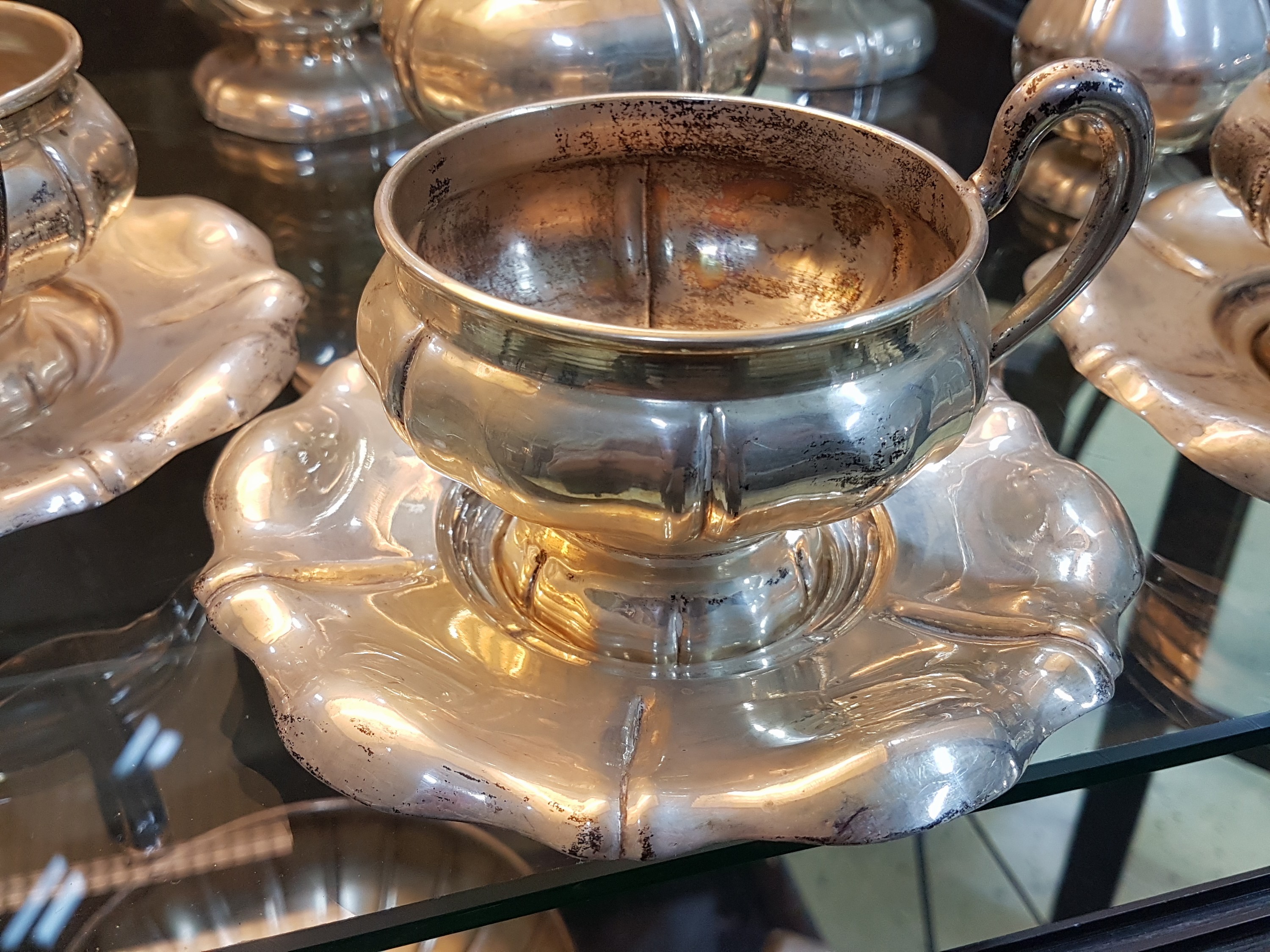 Detail g: Barockstil Kaffeeservice, Österreich-Ungarn, 1837-64, 800er-Silber, ca. 2788g, godroniert, 12 Teile, große und kleine Kaffeekanne, Sahnegießer und ...