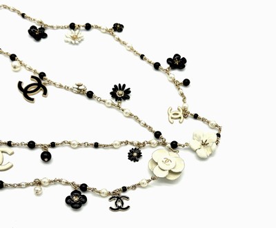 CHANEL Halskette Kamelienblüte