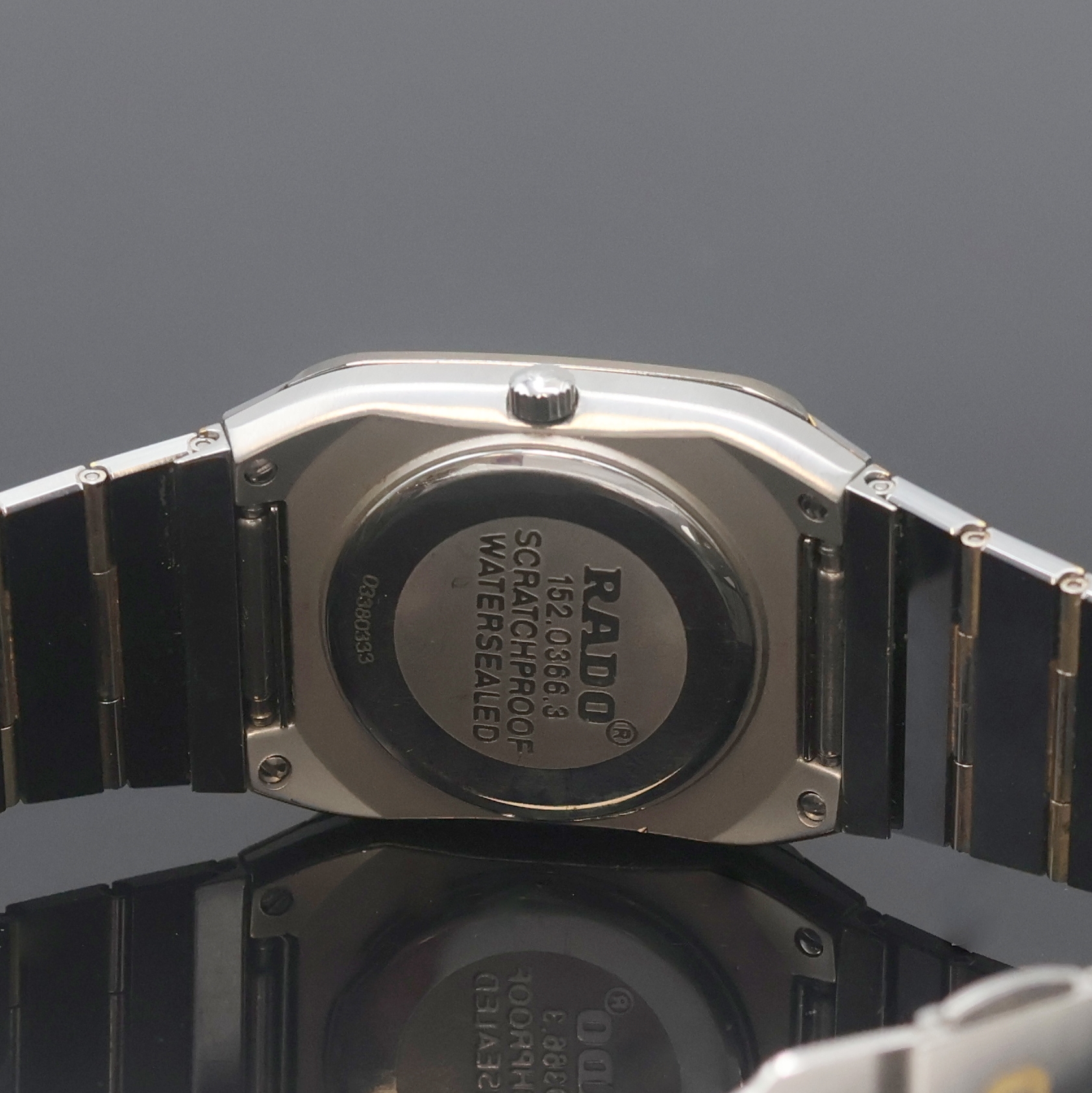 Detail d: RADO Diastar Armbanduhr Referenz 152.0366.3, Schweiz um 1995, quarz, Edelstahlgeh. inkl. Gliederband m. dopp. Faltschl., Boden aufgedr., graues ...