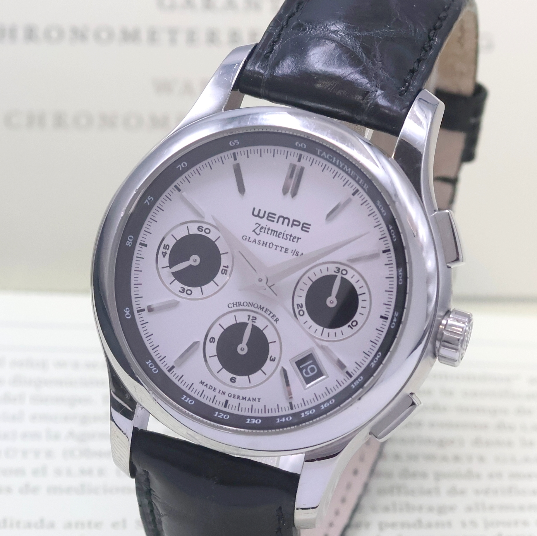 Detail a: WEMPE Armbandchronograph Serie Zeitmeister, Automatik, Chronometer in Edelstahl inkl. Lederband m. orig. Faltschl., Boden m. Darst. Sternwarte 6-fach ...