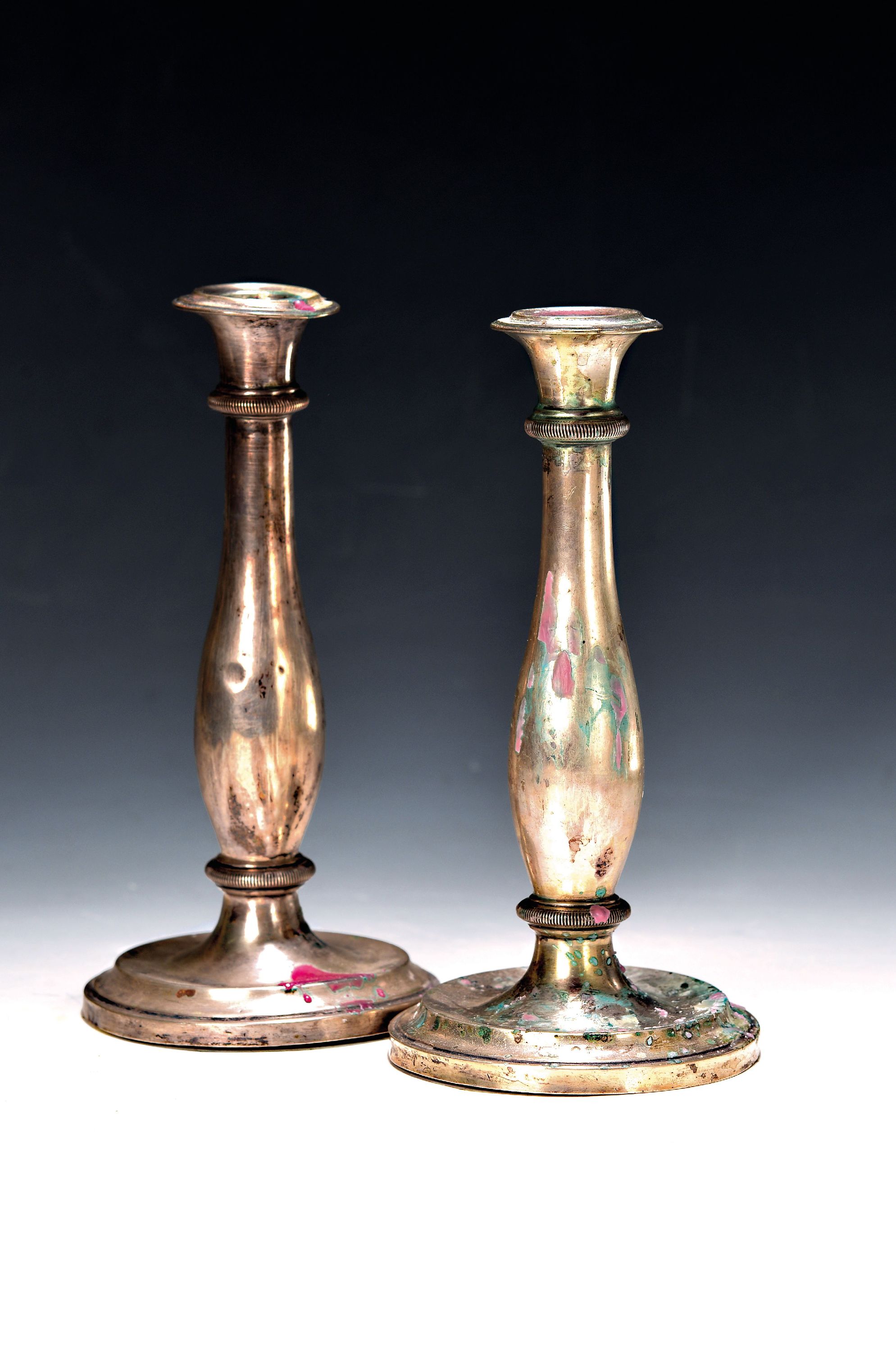 Image 27062335 - Paar Wiener Biedermeier-Leuchter, wohl Österreich, um 1820, Silber geprüft, 502g, ...