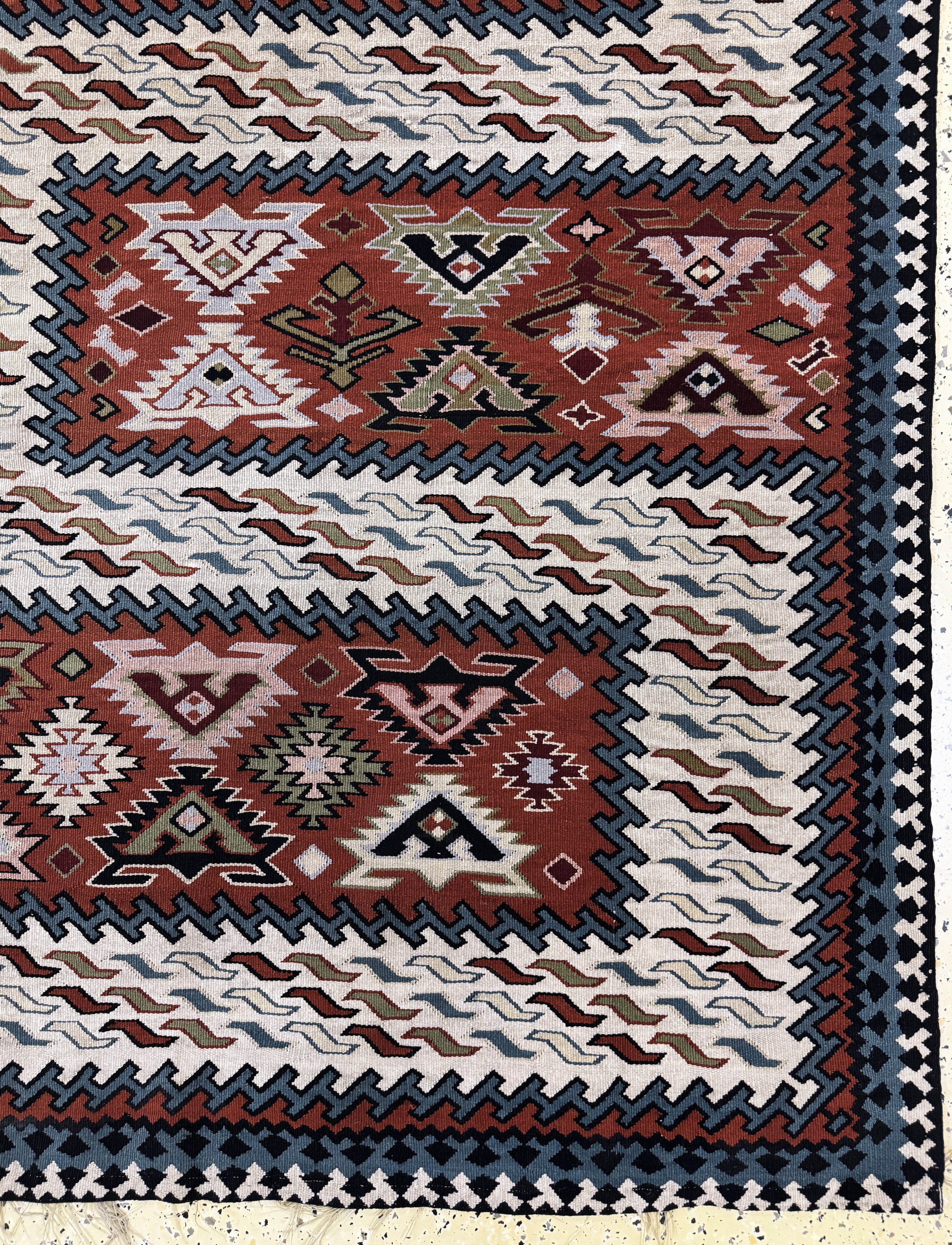 Detail a: Sumakh alt, Kaukasus, Anfang 20.Jhd, Wolle auf Wolle, ca. 280 x 205 cm, verfärbt, EHZ: 2