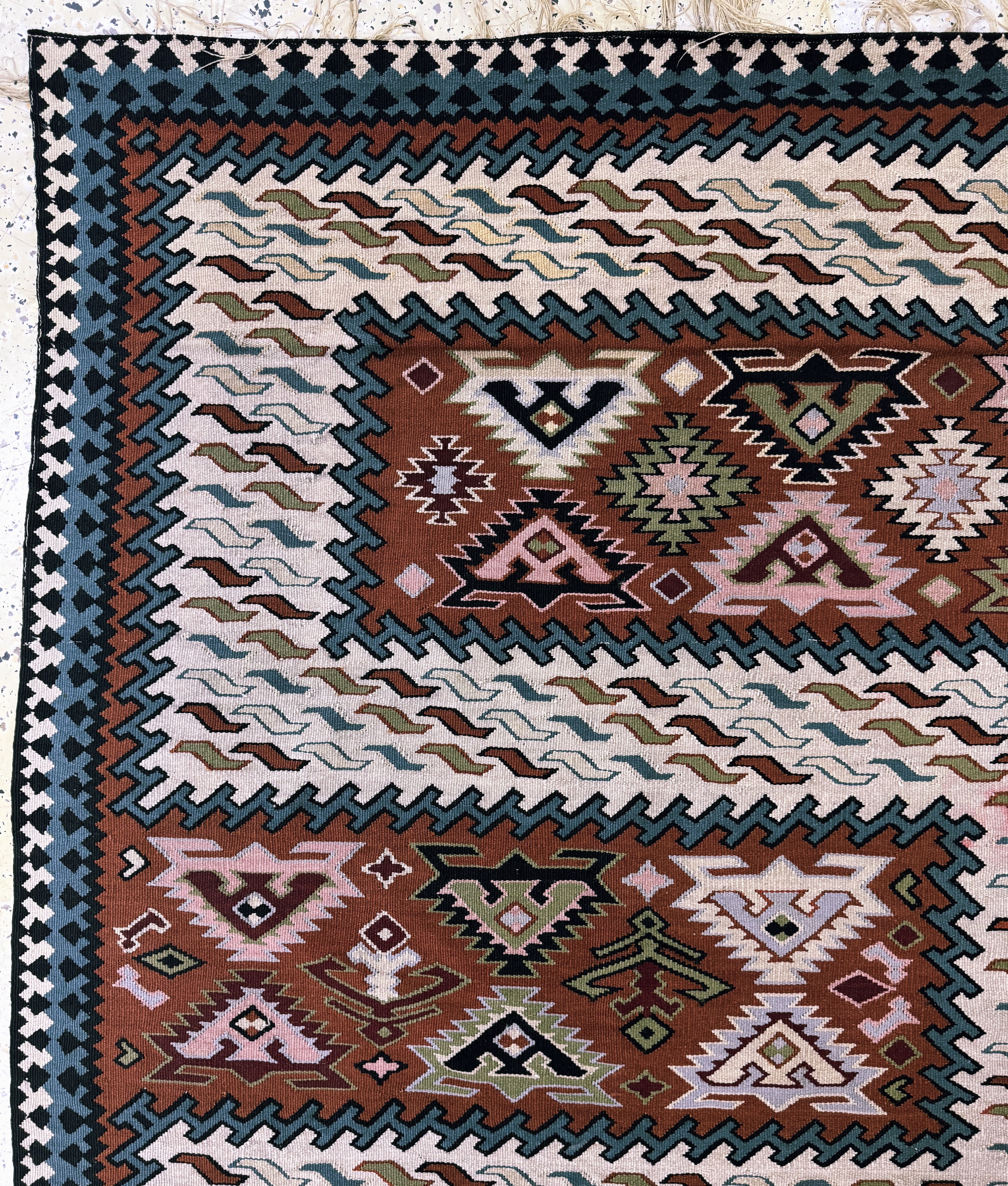 Detail e: Sumakh alt, Kaukasus, Anfang 20.Jhd, Wolle auf Wolle, ca. 280 x 205 cm, verfärbt, EHZ: 2