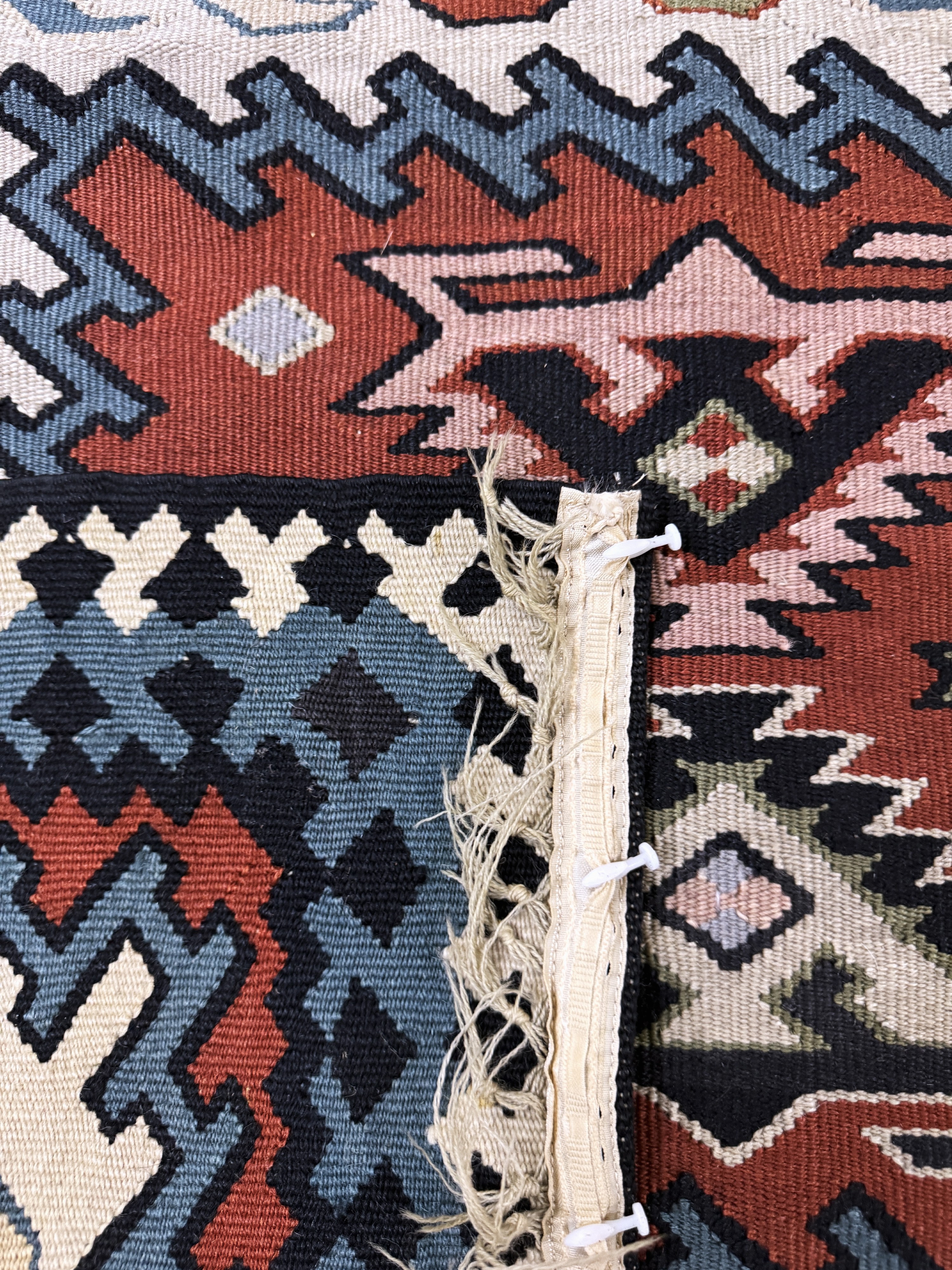 Detail h: Sumakh alt, Kaukasus, Anfang 20.Jhd, Wolle auf Wolle, ca. 280 x 205 cm, verfärbt, EHZ: 2