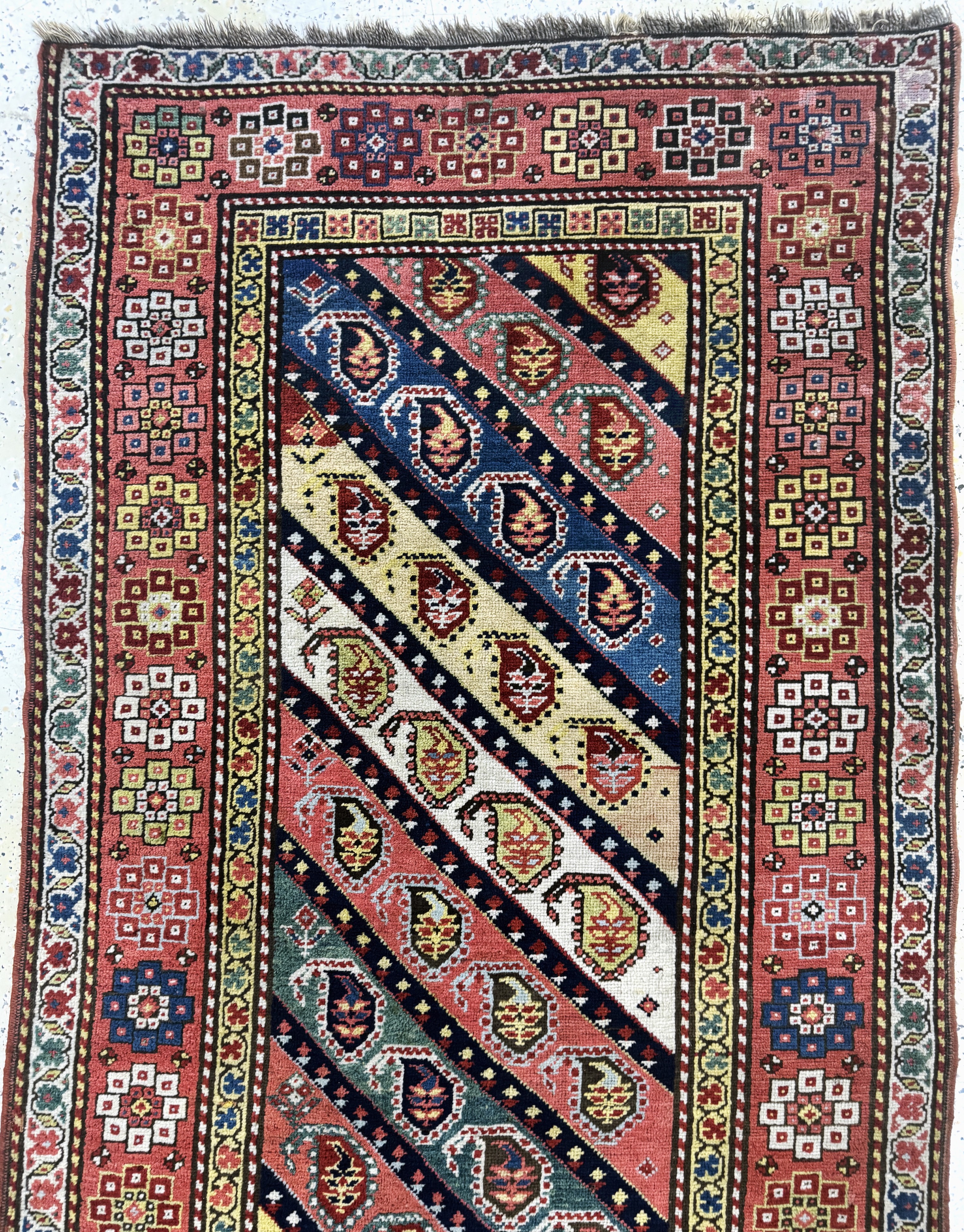 Detail a: "Gendje"Kazak antik, Kaukasus, 19.Jhd, Wolle auf Wolle, ca. 330 x 110 cm, EHZ: 2(kleine restaurierungen).