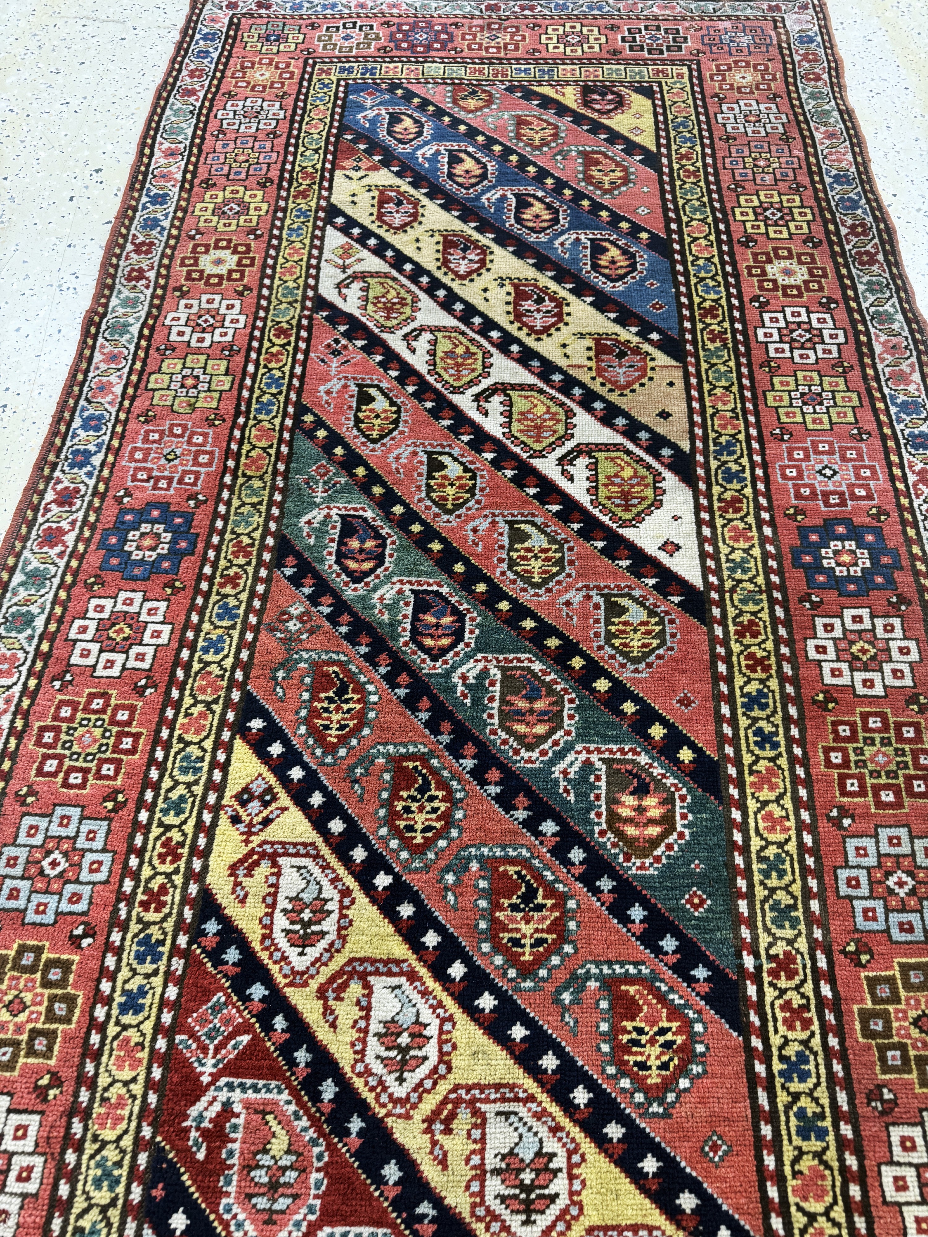 Detail e: "Gendje"Kazak antik, Kaukasus, 19.Jhd, Wolle auf Wolle, ca. 330 x 110 cm, EHZ: 2(kleine restaurierungen).