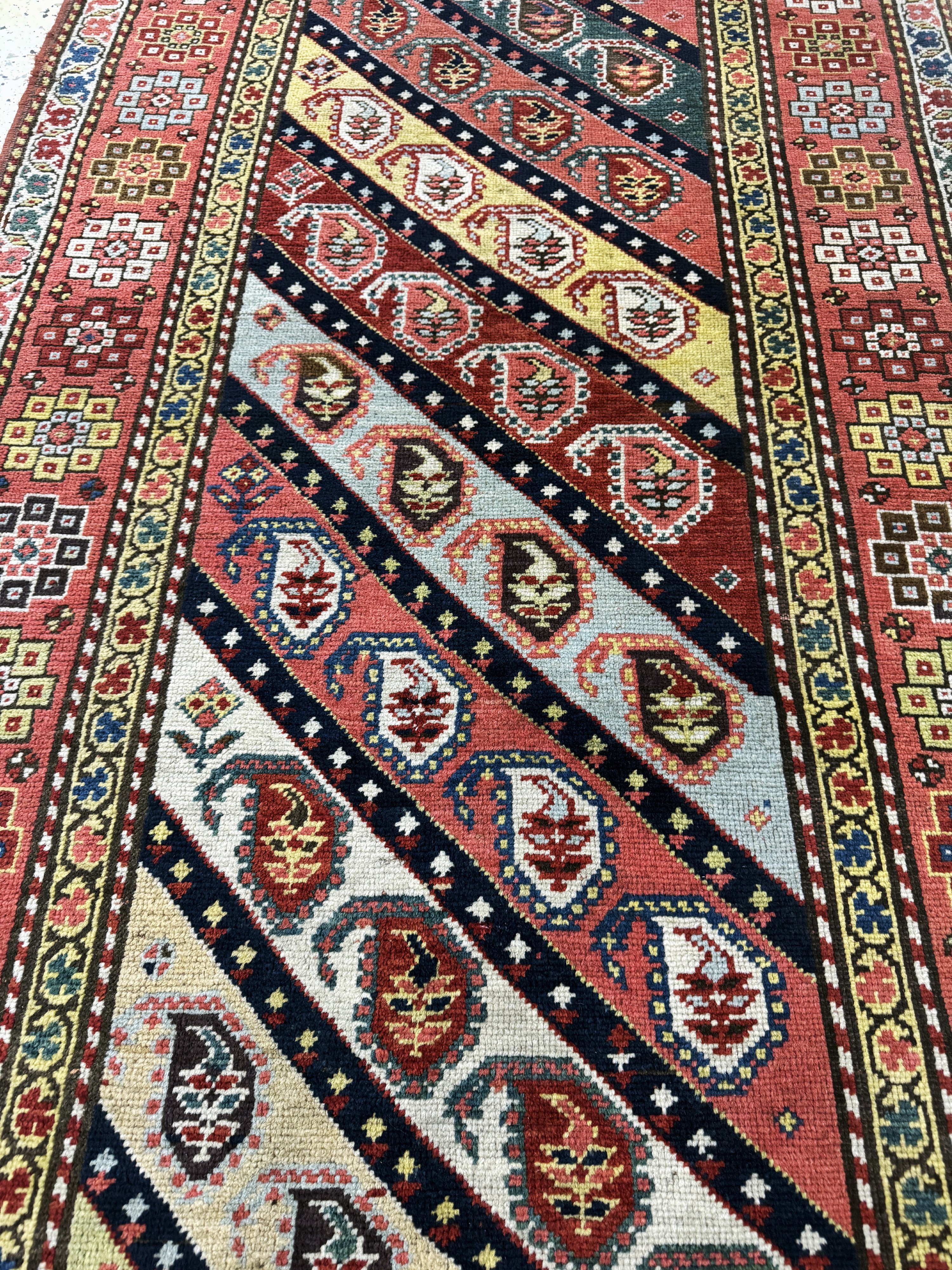 Detail f: "Gendje"Kazak antik, Kaukasus, 19.Jhd, Wolle auf Wolle, ca. 330 x 110 cm, EHZ: 2(kleine restaurierungen).
