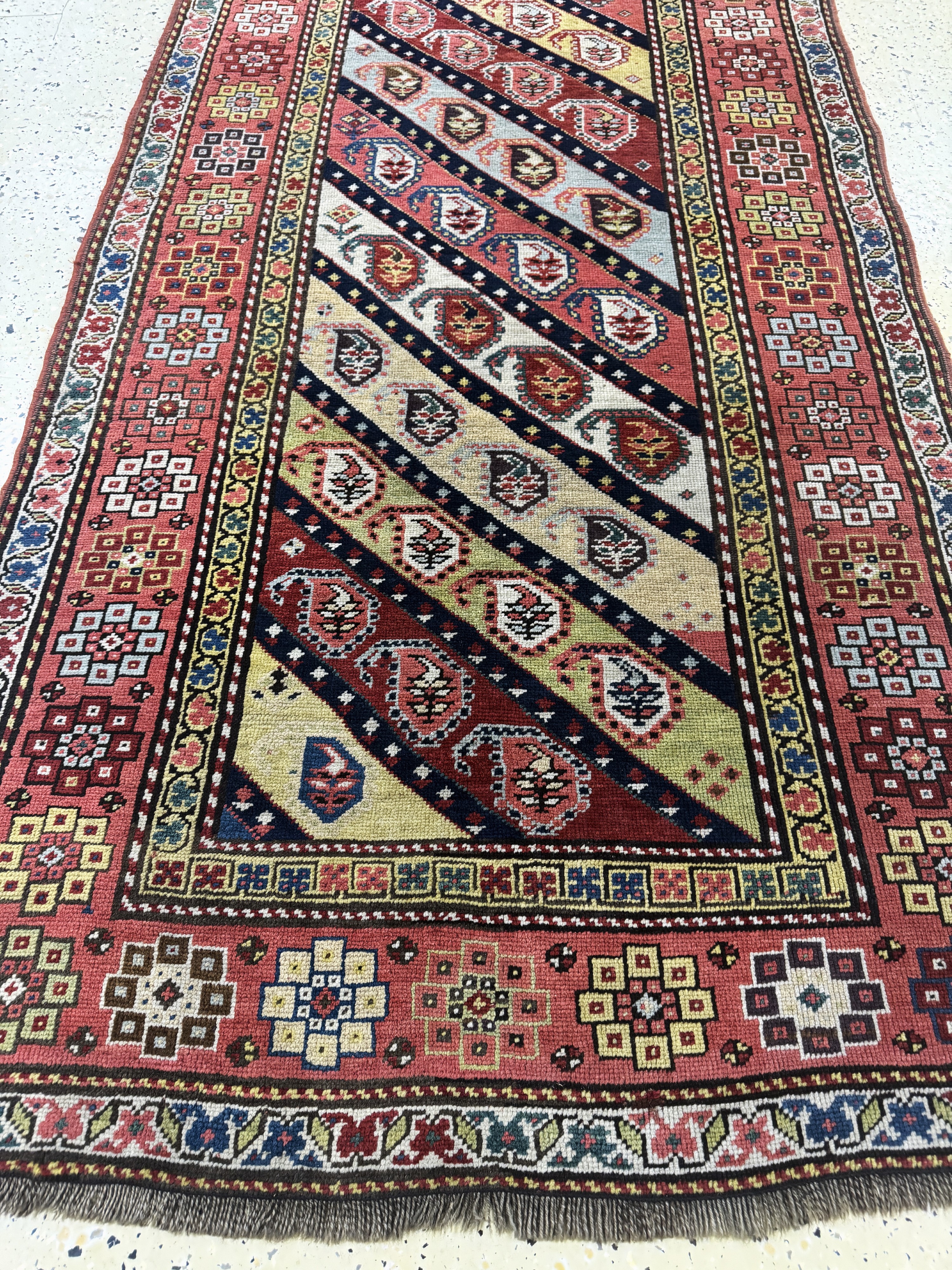 Detail g: "Gendje"Kazak antik, Kaukasus, 19.Jhd, Wolle auf Wolle, ca. 330 x 110 cm, EHZ: 2(kleine restaurierungen).