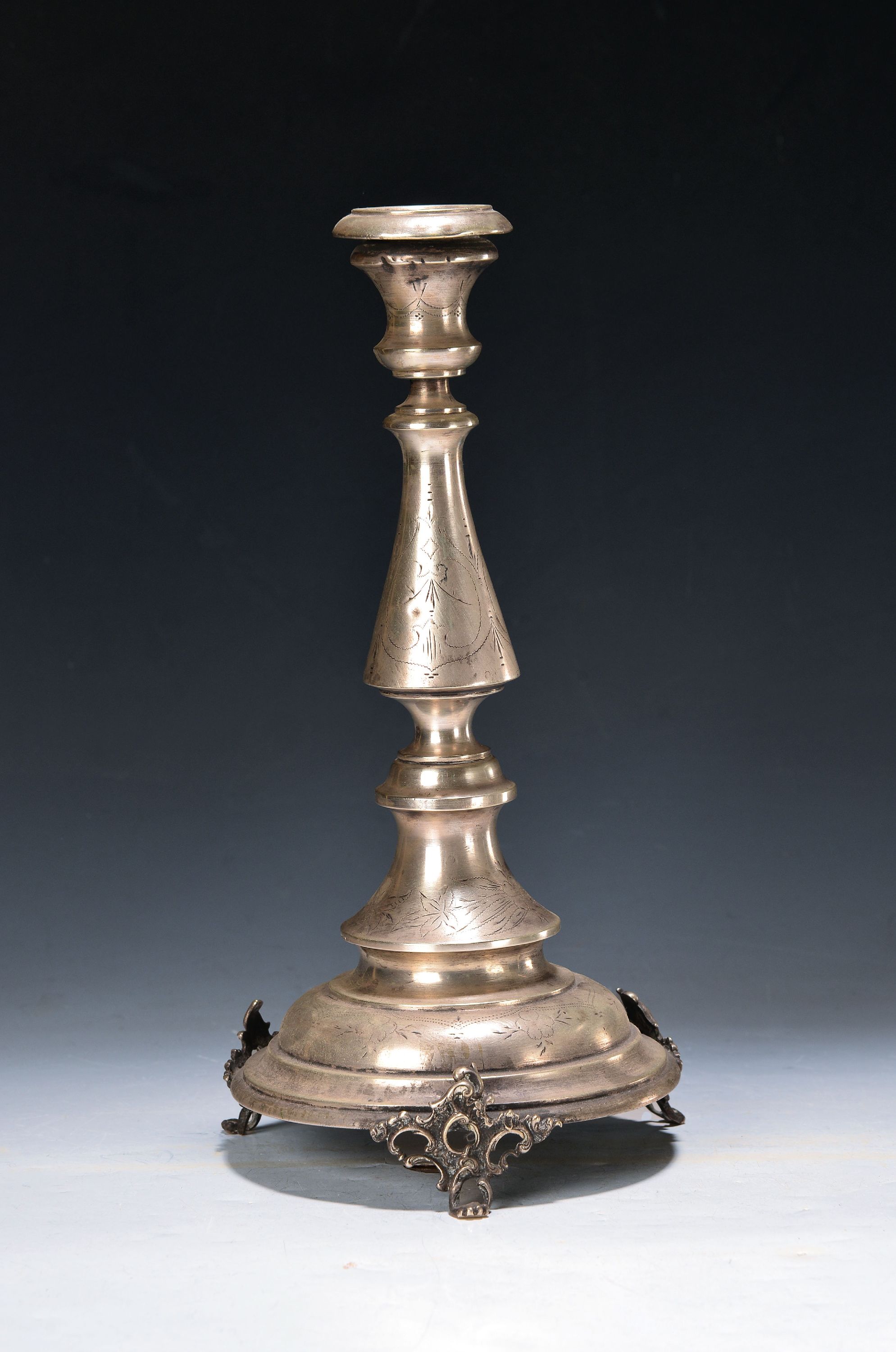 Image 27062363 - Wiener Spätbiedermeier-Leuchter, Wien 1867-72 , 800er, Gravurdekor, 382g, H. 32 cm