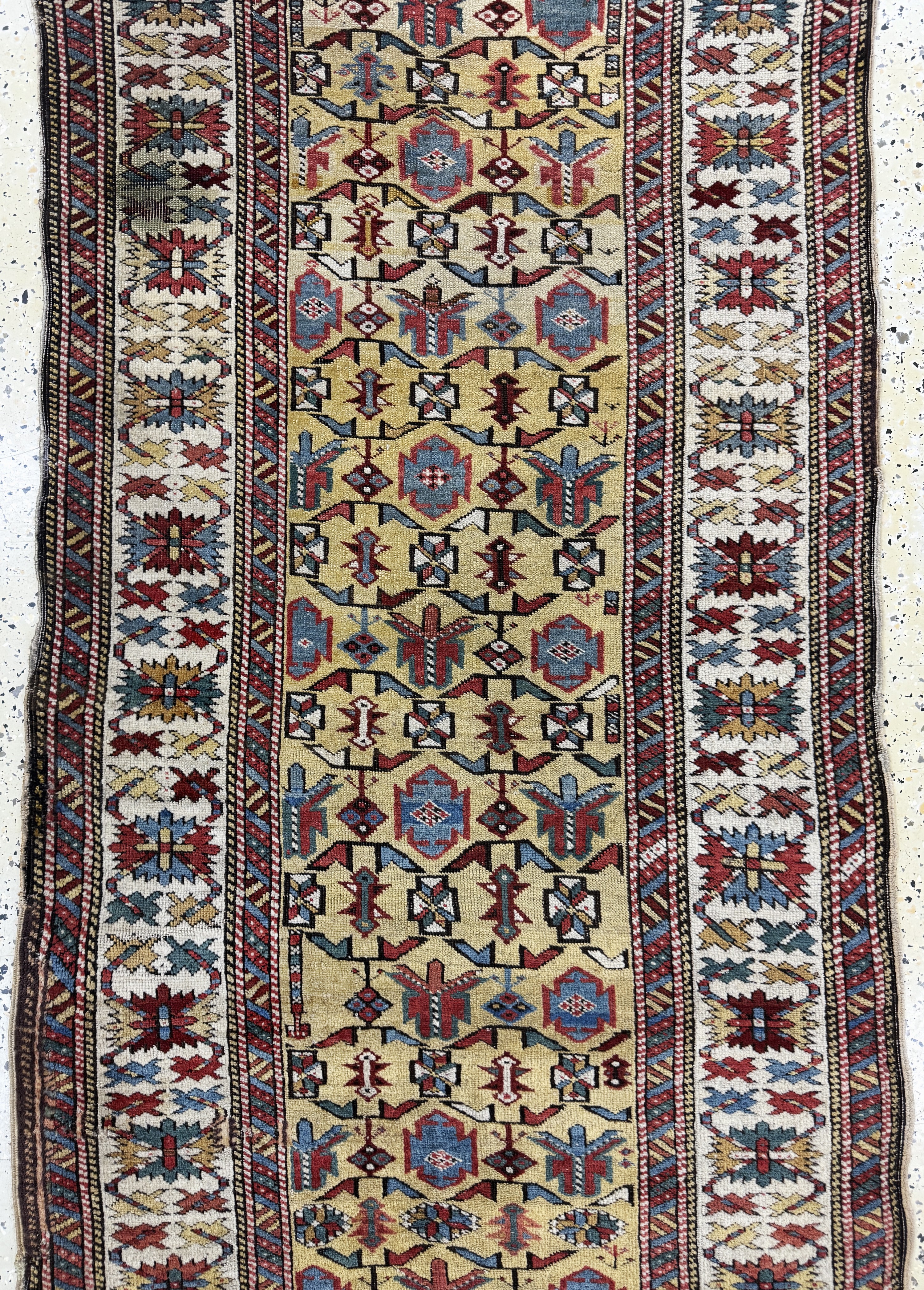 Detail b: Schirwan antik, Kaukasus, 19.Jhd, Wolle aufWolle, ca. 395 x 90 cm, EHZ: 2-3
