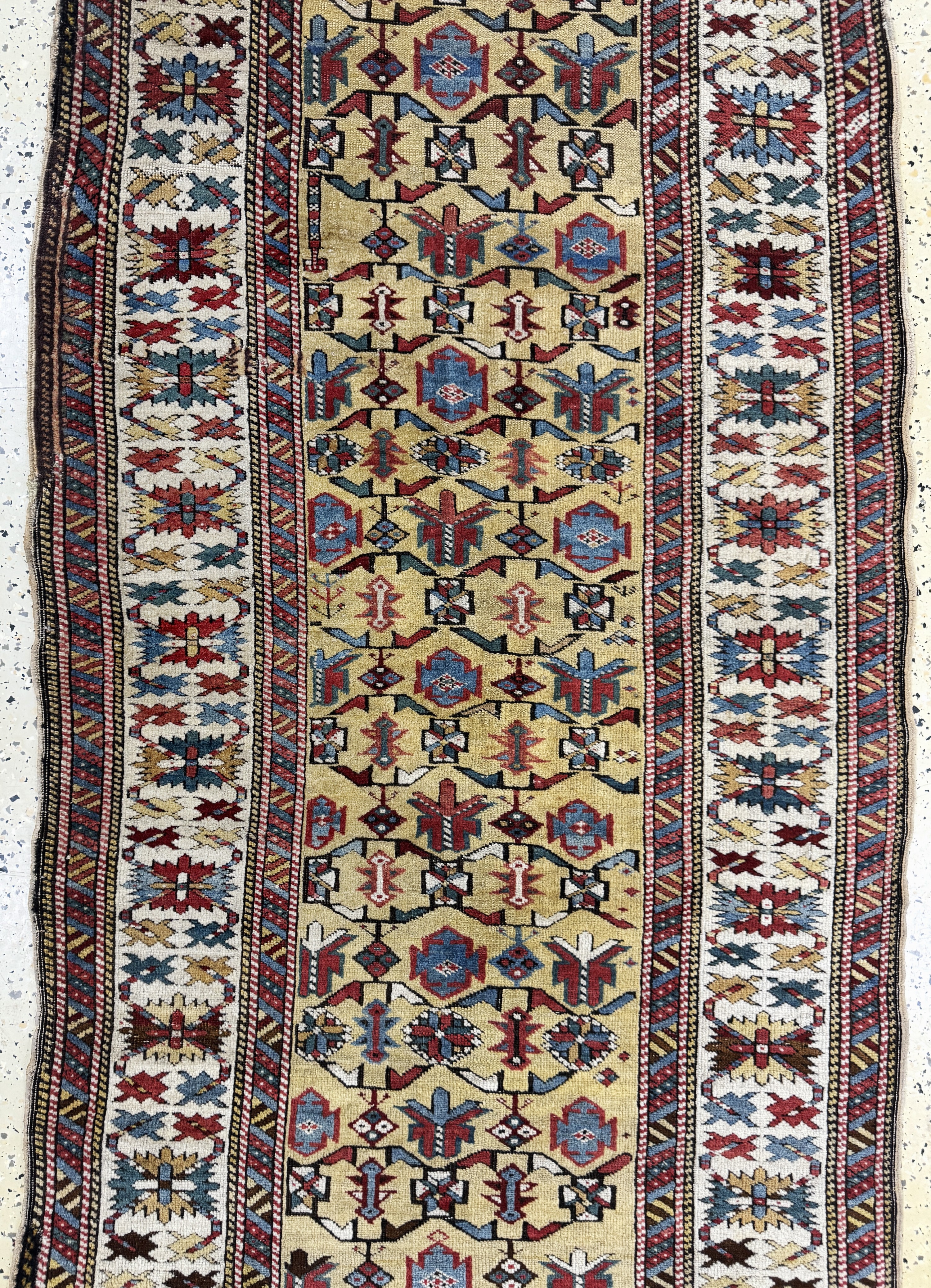Detail c: Schirwan antik, Kaukasus, 19.Jhd, Wolle aufWolle, ca. 395 x 90 cm, EHZ: 2-3