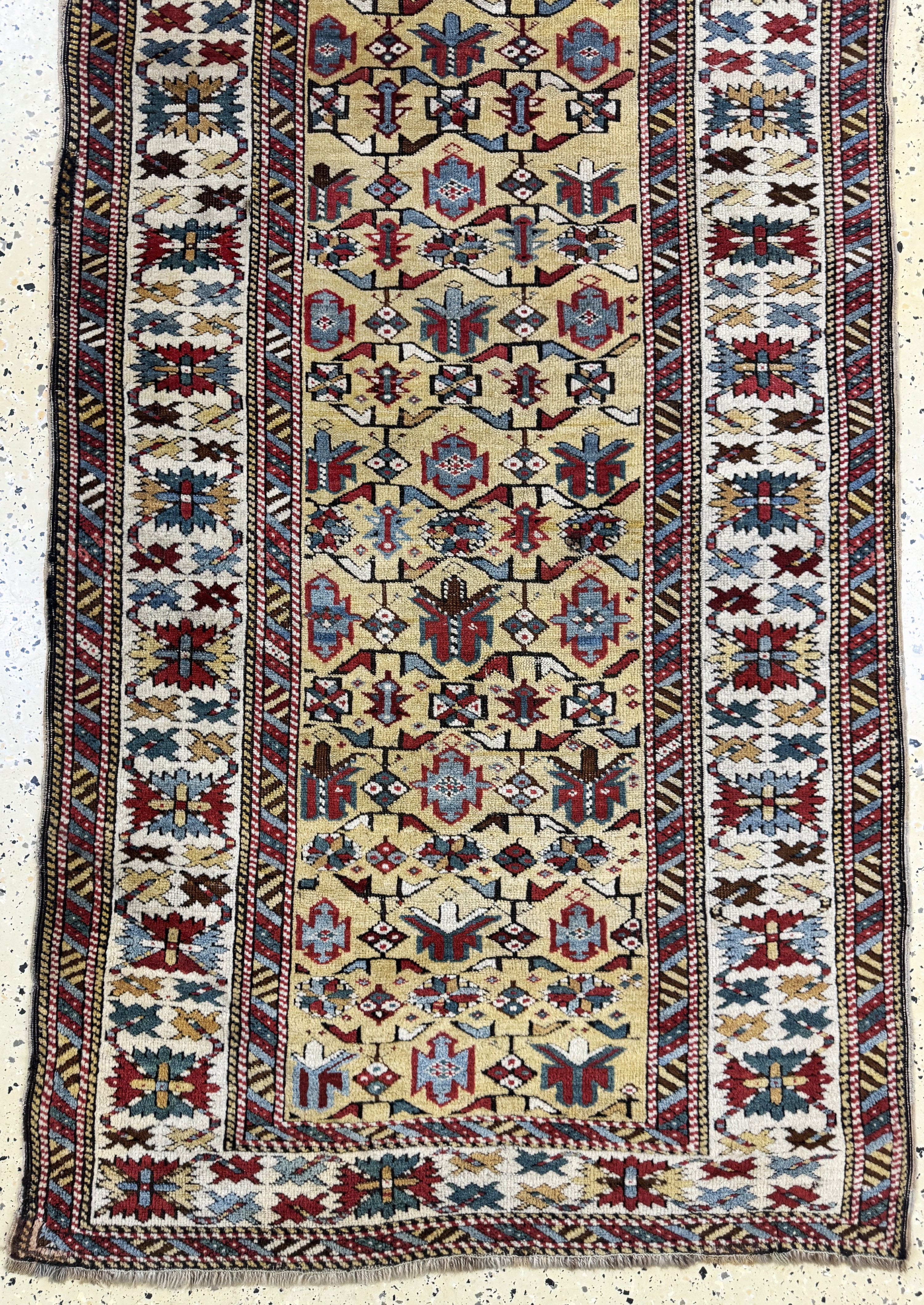 Detail d: Schirwan antik, Kaukasus, 19.Jhd, Wolle aufWolle, ca. 395 x 90 cm, EHZ: 2-3
