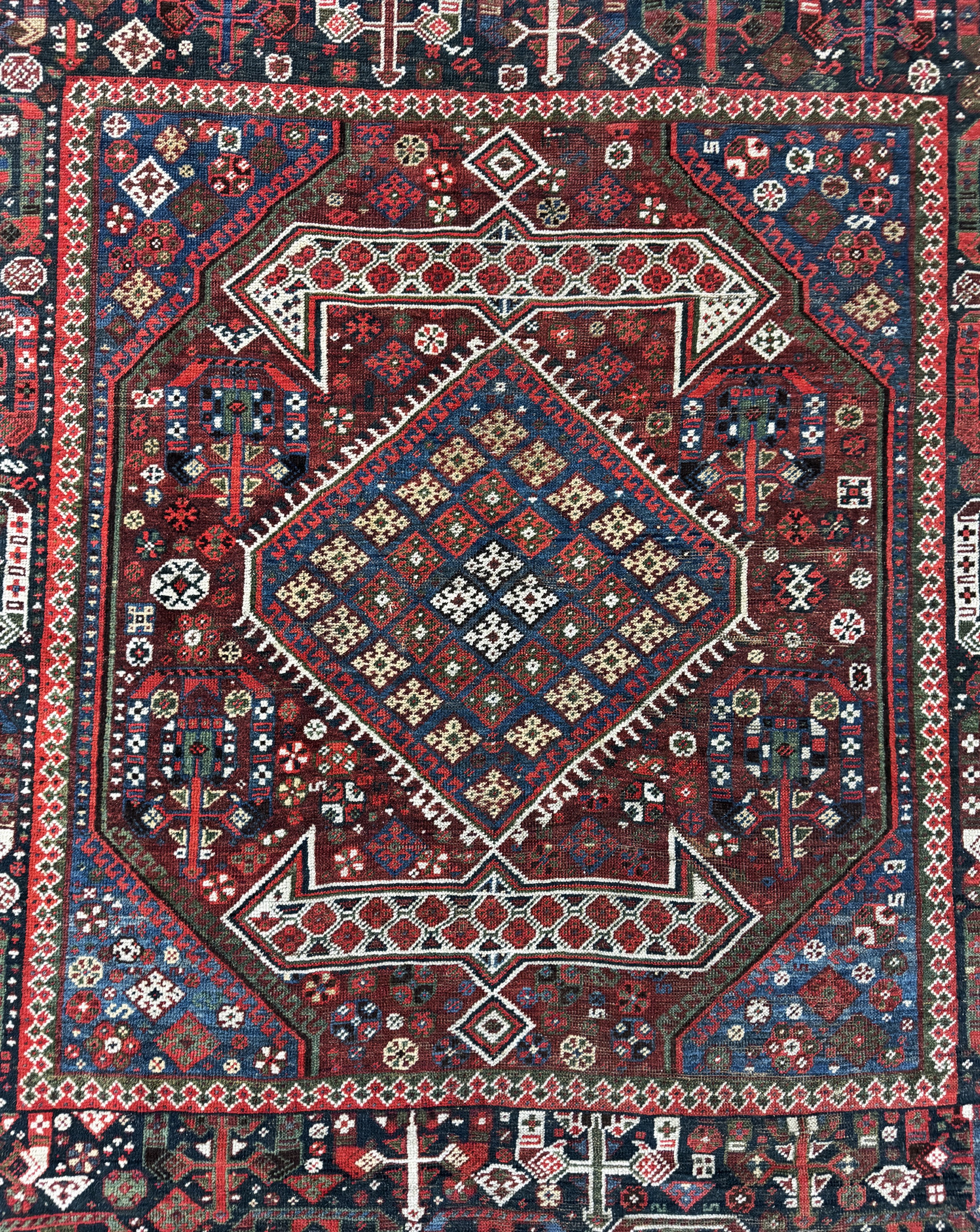 Detail d: Ghaschgai antik, Persien, 19.Jhd, Wolle aufWolle, ca. 300 x 205 cm, EHZ: 3(restauriert)