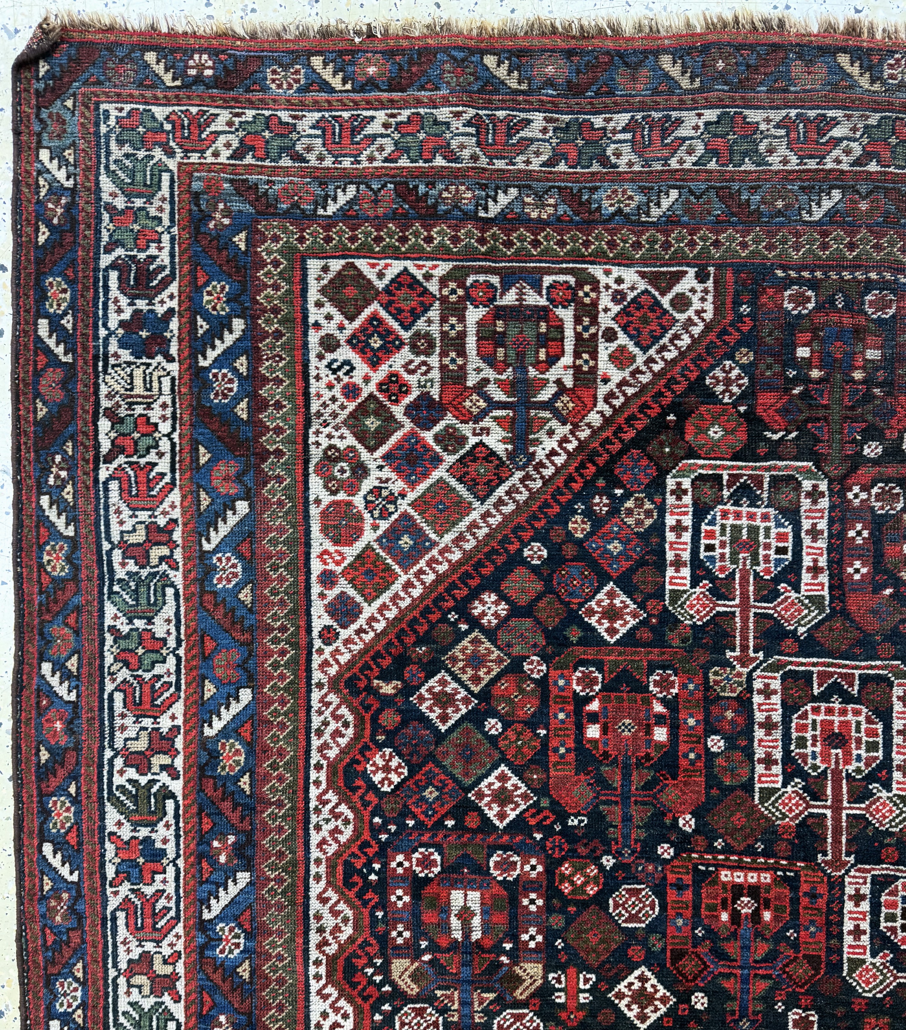 Detail e: Ghaschgai antik, Persien, 19.Jhd, Wolle aufWolle, ca. 300 x 205 cm, EHZ: 3(restauriert)
