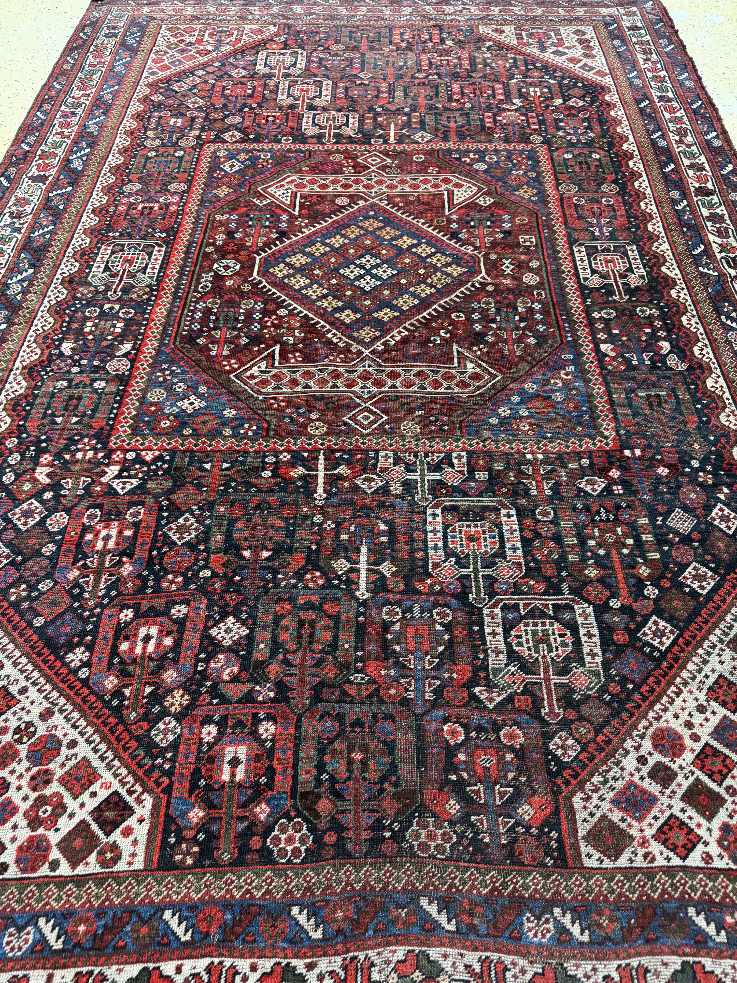 Detail h: Ghaschgai antik, Persien, 19.Jhd, Wolle aufWolle, ca. 300 x 205 cm, EHZ: 3(restauriert)