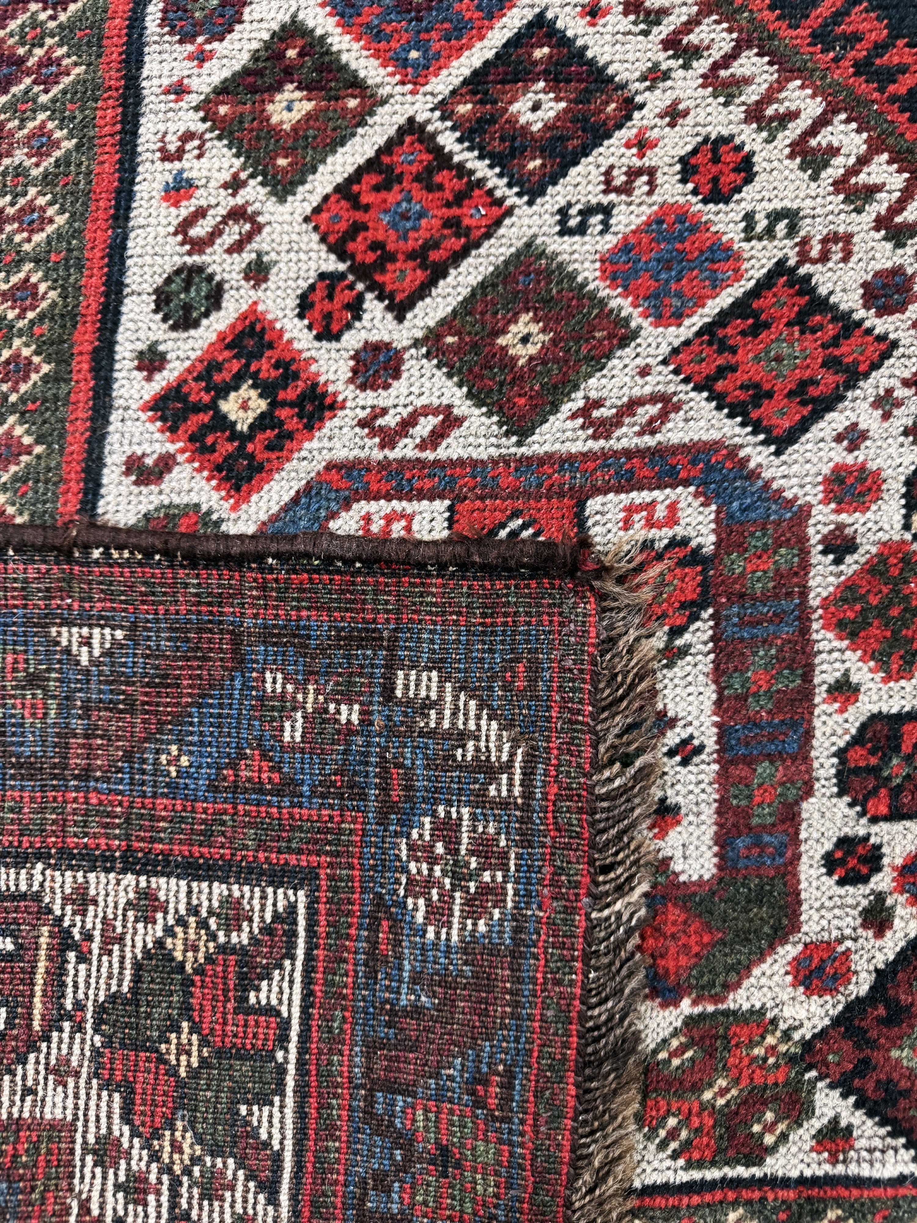 Detail i: Ghaschgai antik, Persien, 19.Jhd, Wolle aufWolle, ca. 300 x 205 cm, EHZ: 3(restauriert)