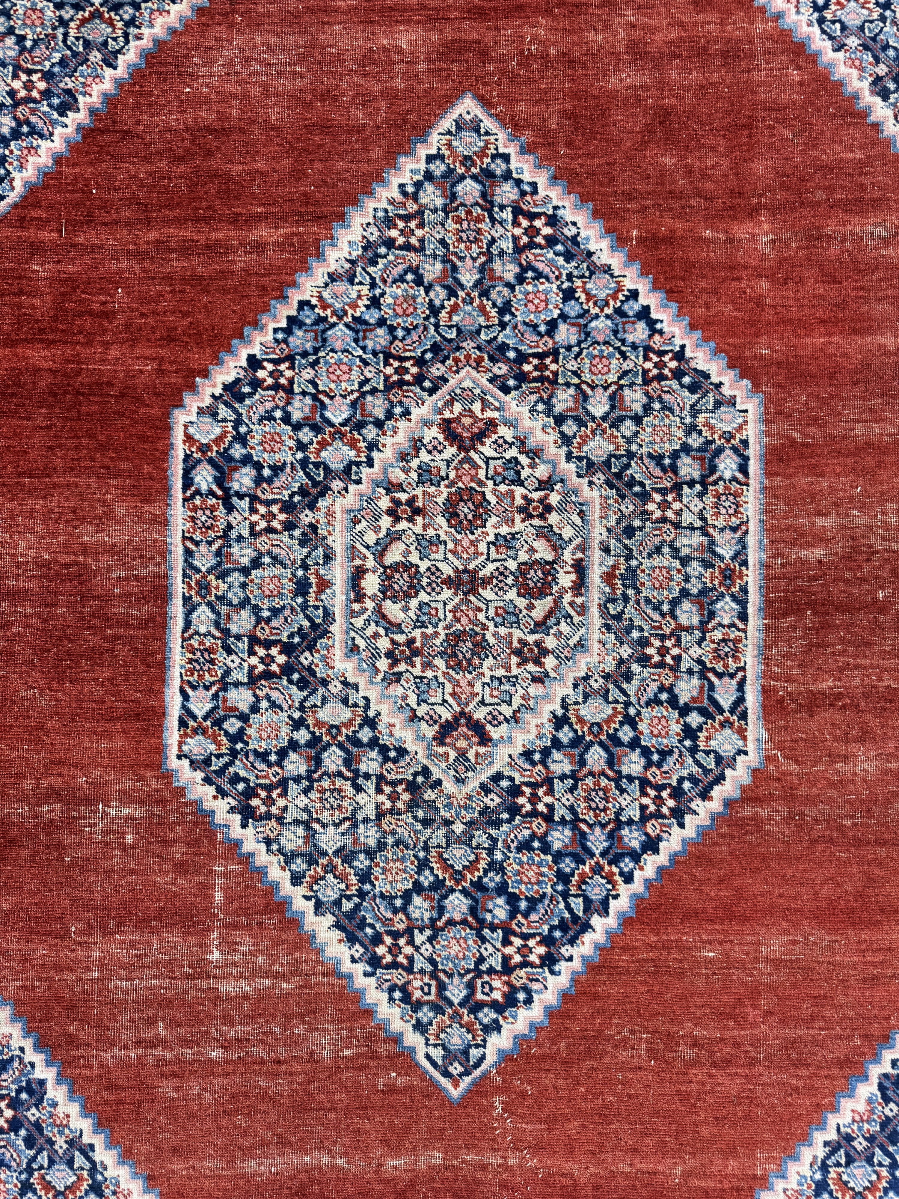 Detail c: Täbriz antik, Persien, 19.Jhd, Wolle auf Baumwolle, ca. 190 x 136 cm, EHZ: 3(restauriert)