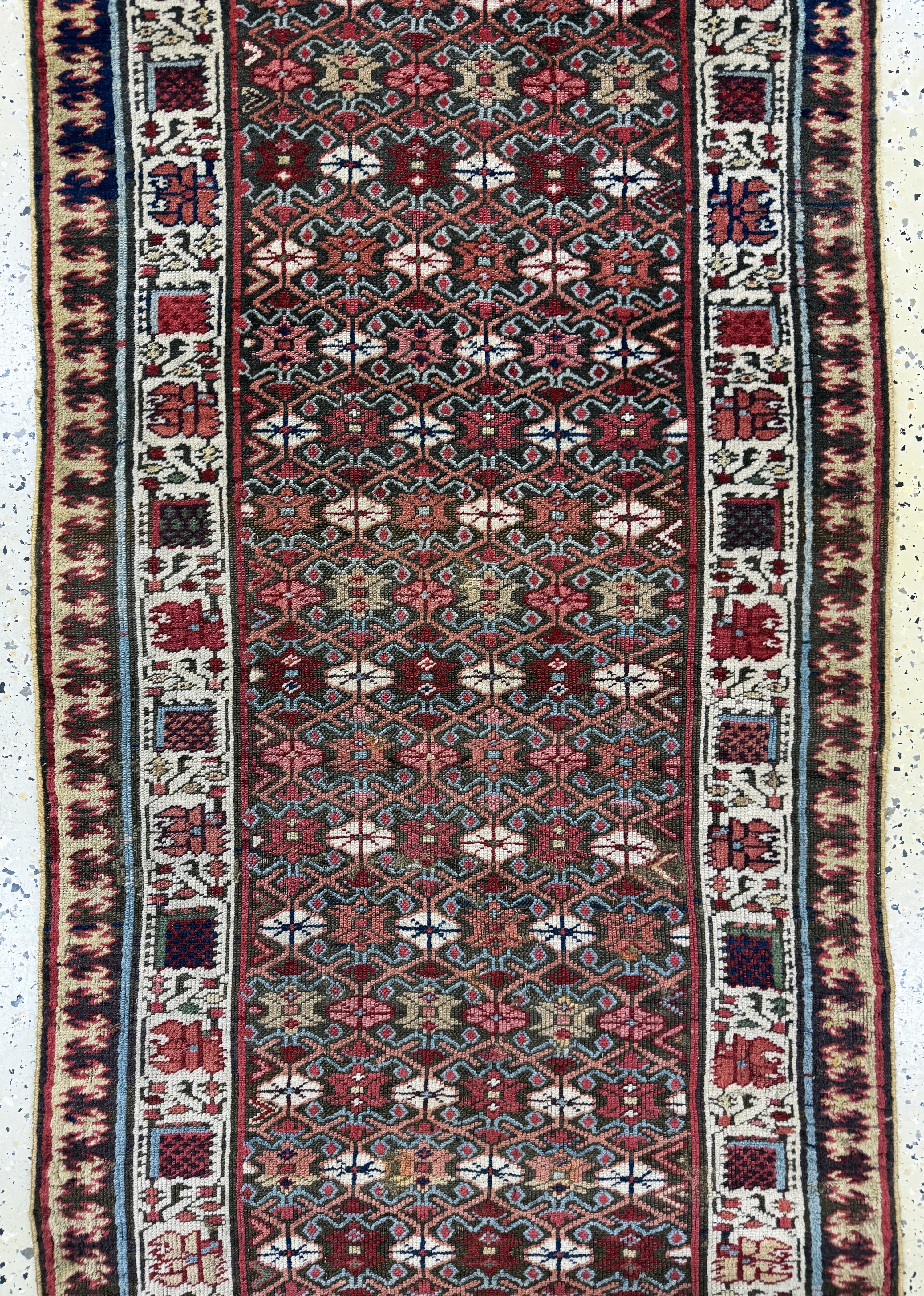 Detail b: Kazak antik, Kaukasus, 19.Jhd, Wolle auf Wolle, ca. 320 x 80 cm, EHZ: 3(restauriert)