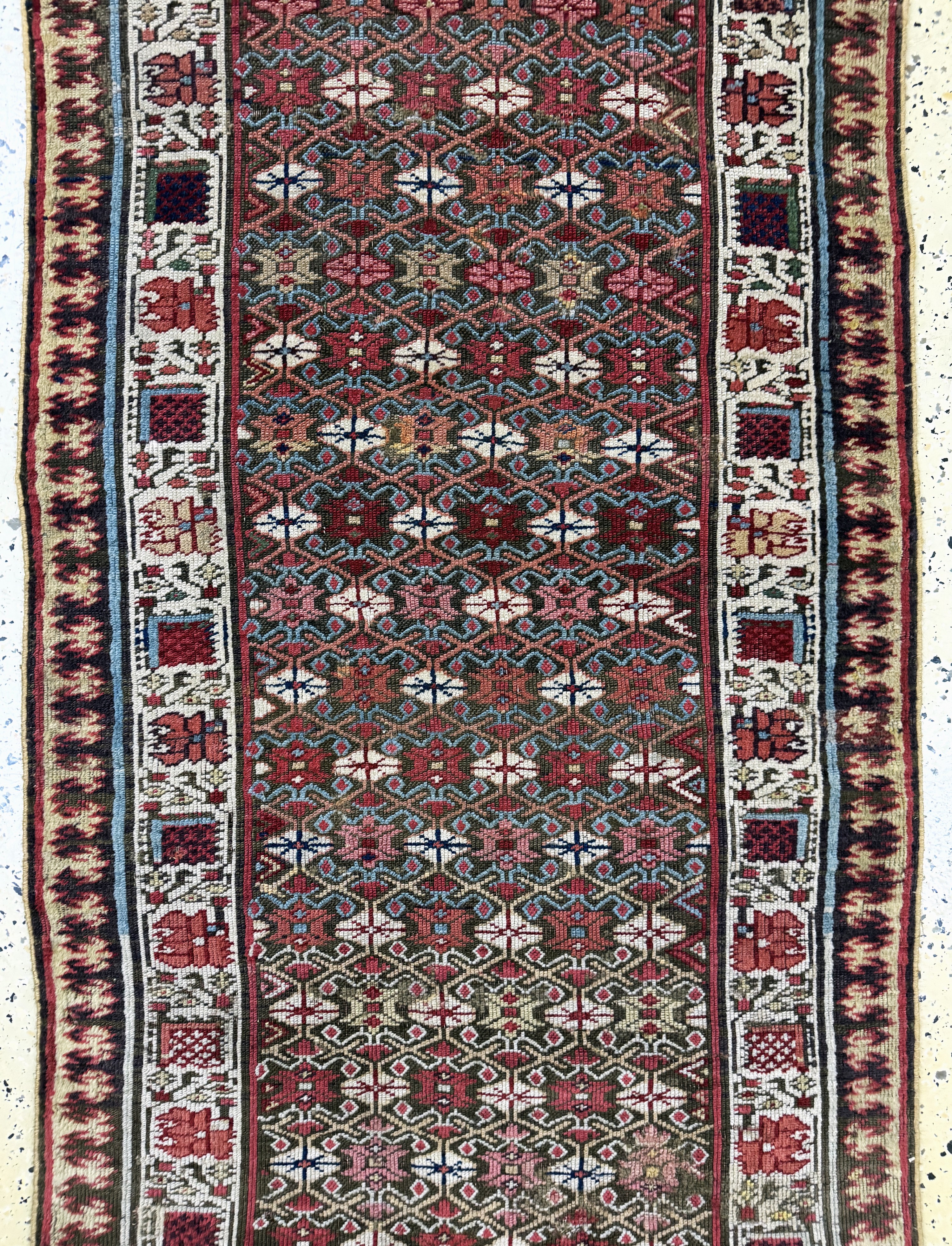 Detail c: Kazak antik, Kaukasus, 19.Jhd, Wolle auf Wolle, ca. 320 x 80 cm, EHZ: 3(restauriert)
