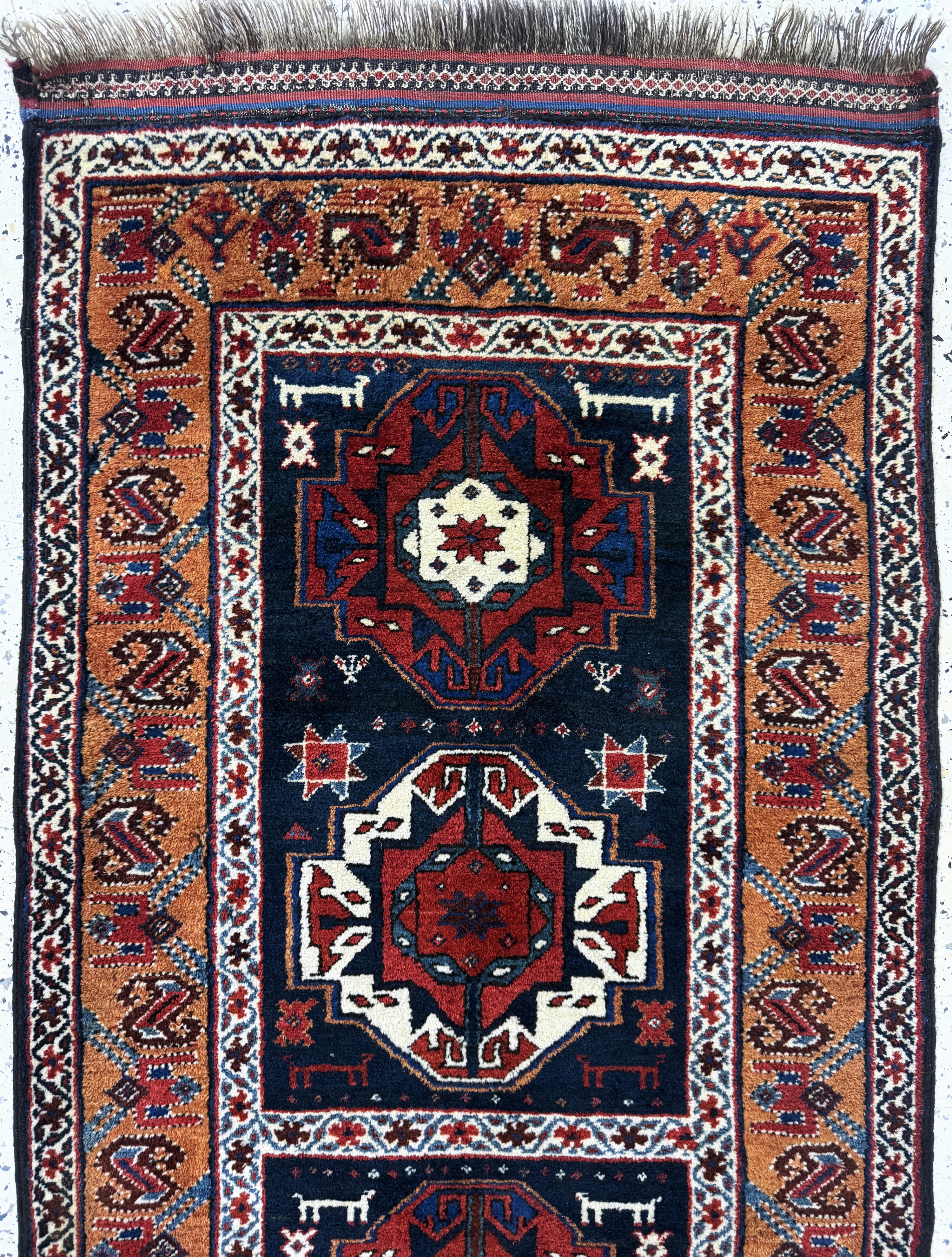 Detail a: Kazak alt, Kaukasus, Anfang 20.Jhd, Wolle auf Wolle, ca. 270 x 90 cm, EHZ: 2(kleine restaurierungen)