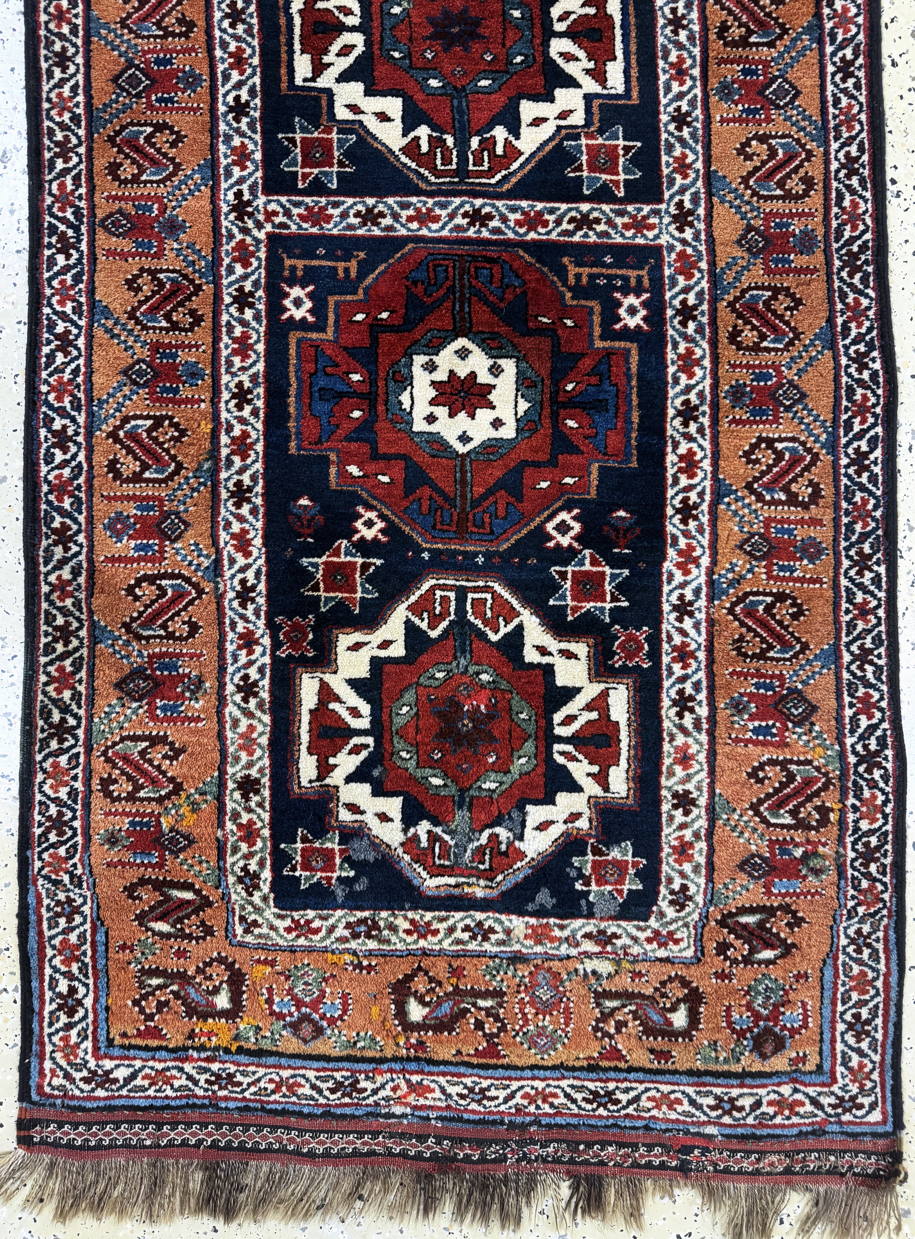Detail c: Kazak alt, Kaukasus, Anfang 20.Jhd, Wolle auf Wolle, ca. 270 x 90 cm, EHZ: 2(kleine restaurierungen)