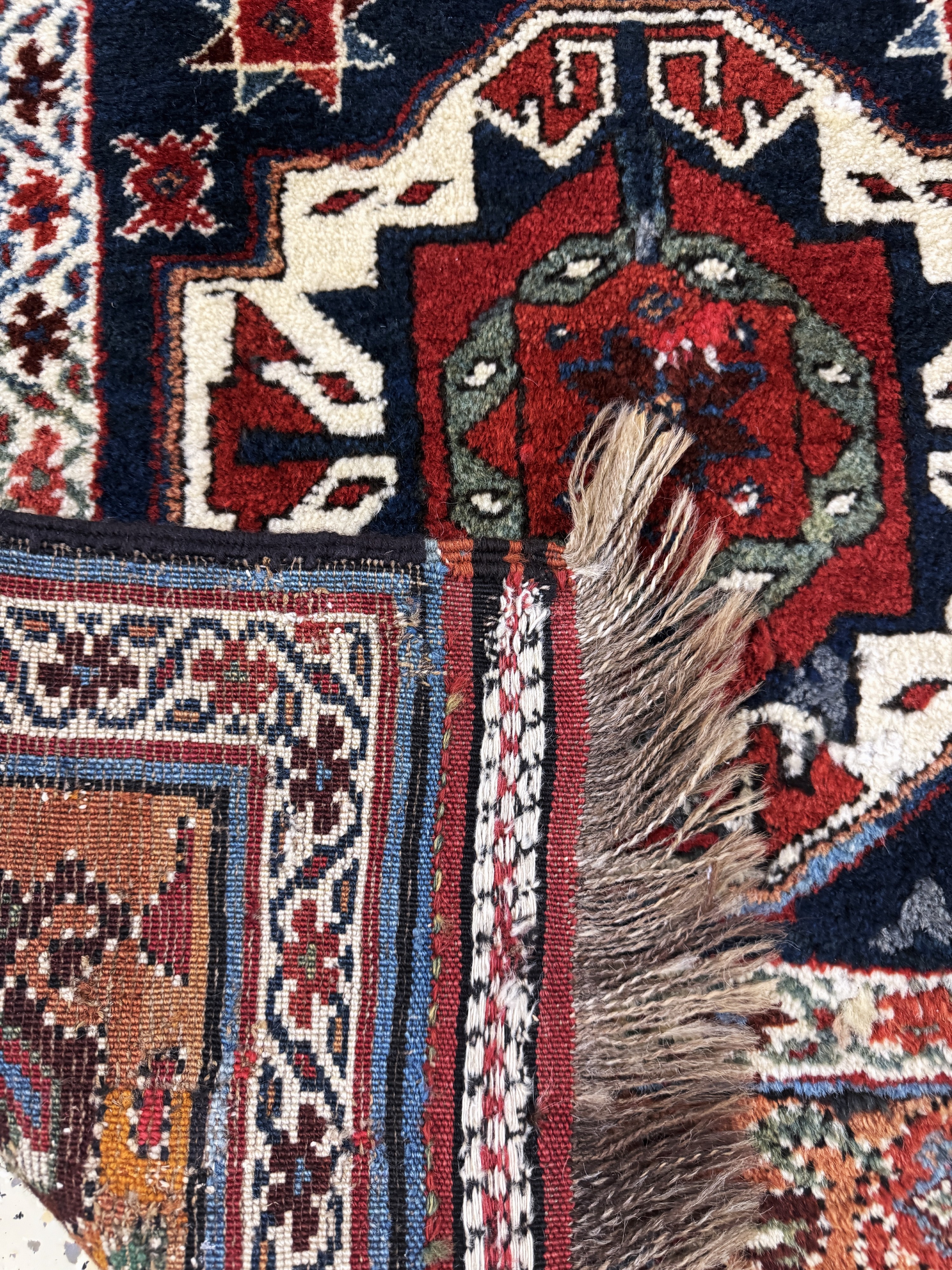 Detail f: Kazak alt, Kaukasus, Anfang 20.Jhd, Wolle auf Wolle, ca. 270 x 90 cm, EHZ: 2(kleine restaurierungen)