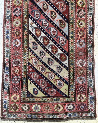 27062362d - ´Gendje´Kazak antik, Kaukasus, 19.Jhd, Wolle auf Wolle, ca. 330 x 110 cm, EHZ: 2(kleine ...