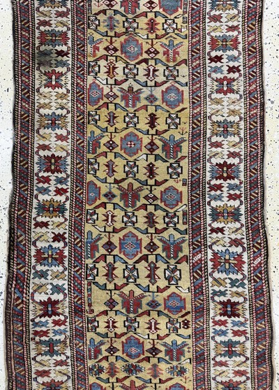 27062364b - Schirwan antik, Kaukasus, 19.Jhd, Wolle aufWolle, ca. 395 x 90 cm, EHZ: 2-3 ...