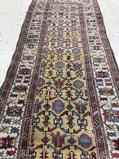 27062364e - Schirwan antik, Kaukasus, 19.Jhd, Wolle aufWolle, ca. 395 x 90 cm, EHZ: 2-3 ...