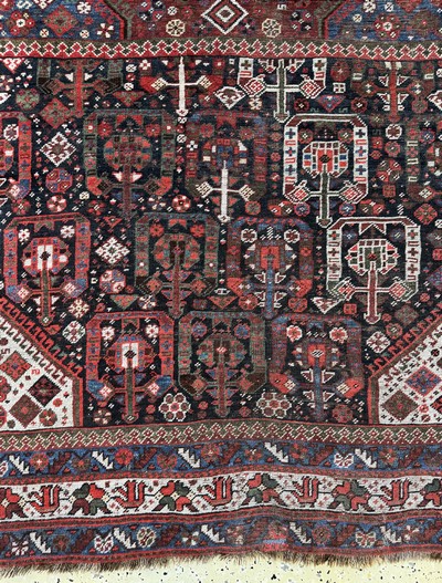 27062371c - Ghaschgai antik, Persien, 19.Jhd, Wolle aufWolle, ca. 300 x 205 cm, EHZ: 3(restauriert) ...