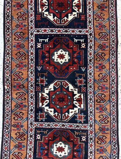 27062393b - Kazak alt, Kaukasus, Anfang 20.Jhd, Wolle auf Wolle, ca. 270 x 90 cm, EHZ: 2(kleine ...