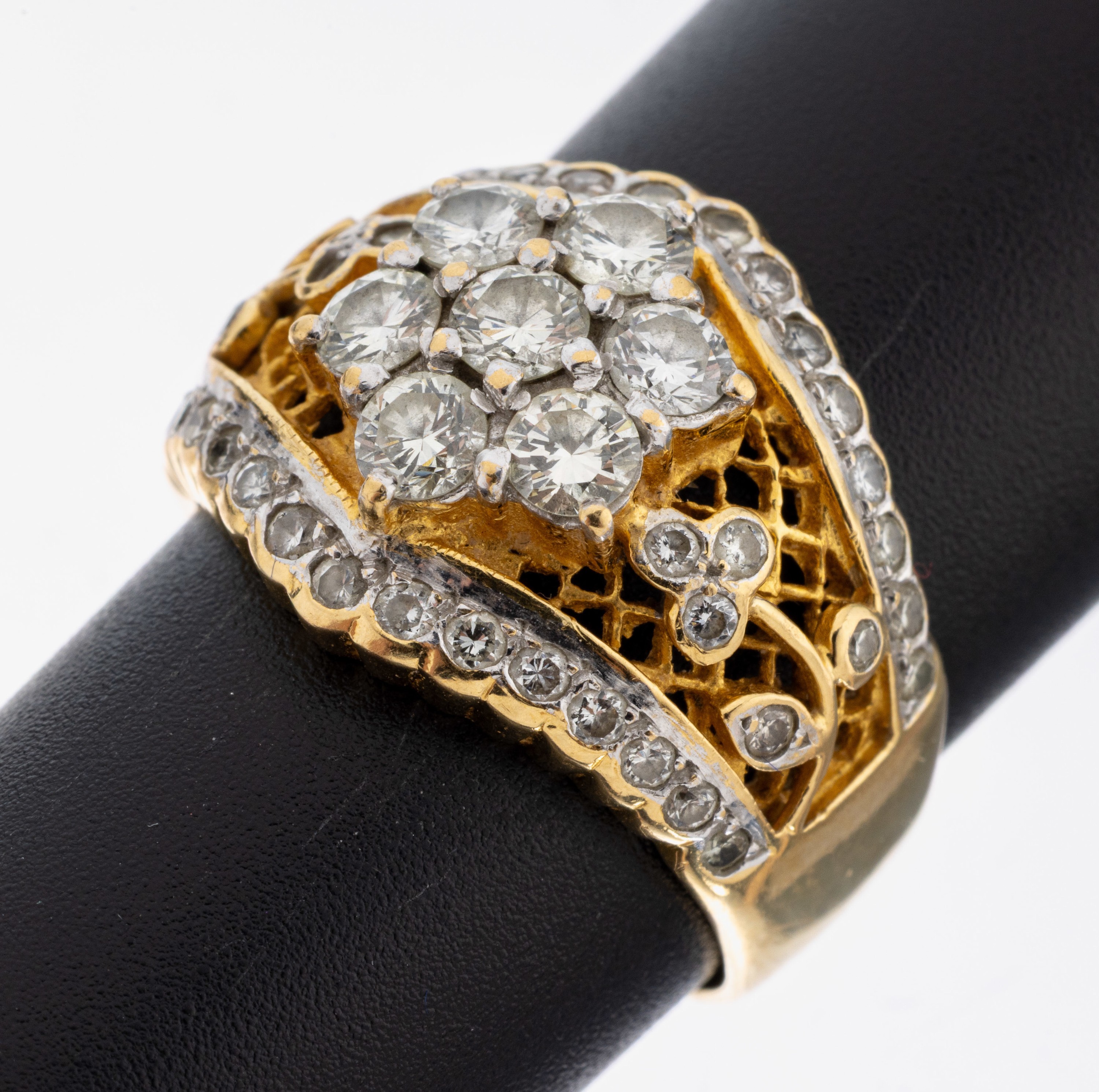 Image 27062400 - 14 kt Gold Brillant-Ring, GG/WG 585/000, 47Brillanten zus. ca. 1.45 ct Weiß/si, ca. ...