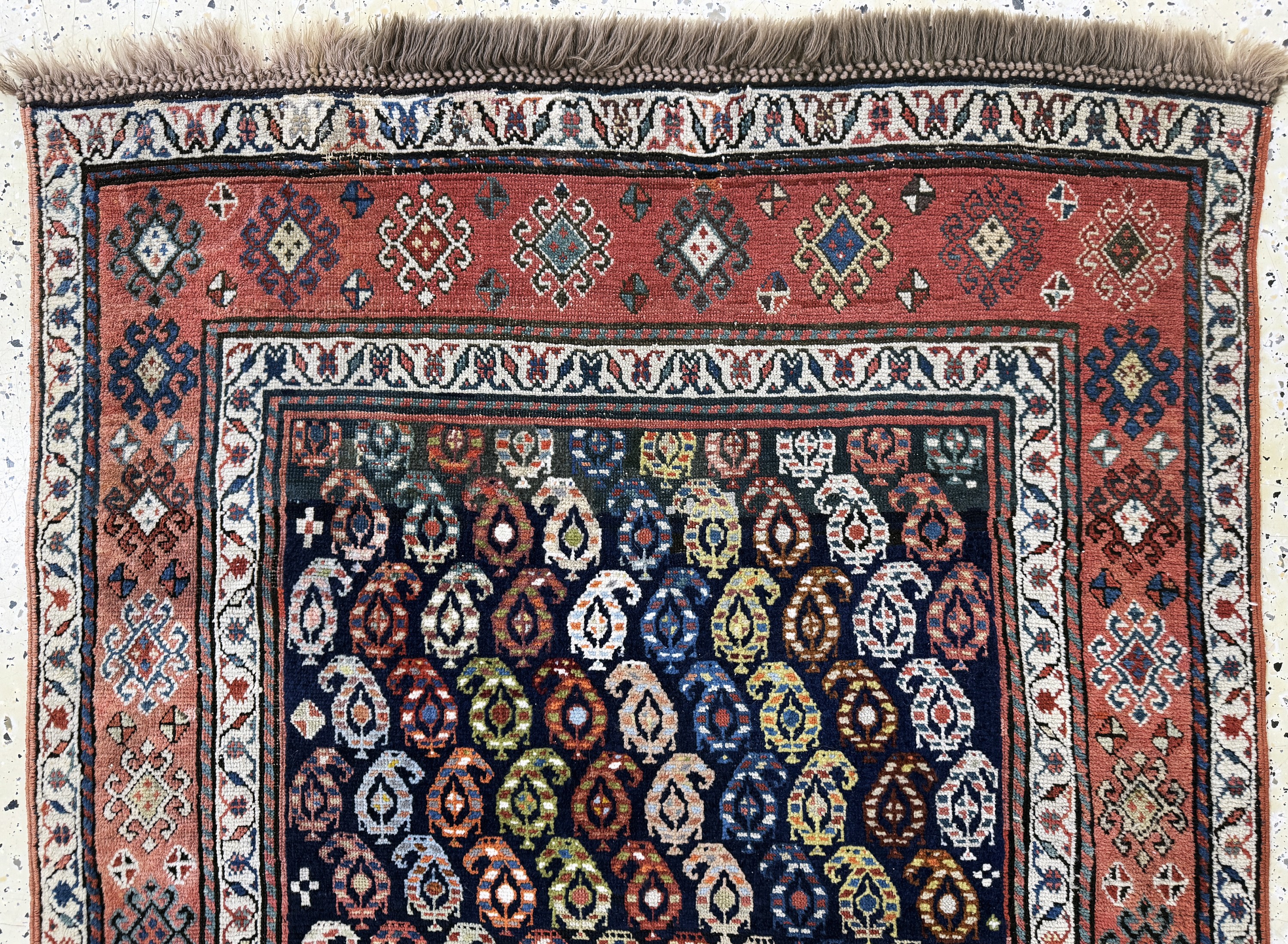 Detail a: Kazak antik, Kaukasus, 19.Jhd, Wolle auf Wolle, ca. 305 x 110 cm, EHZ: 3(restauriert), Fransen erneuert