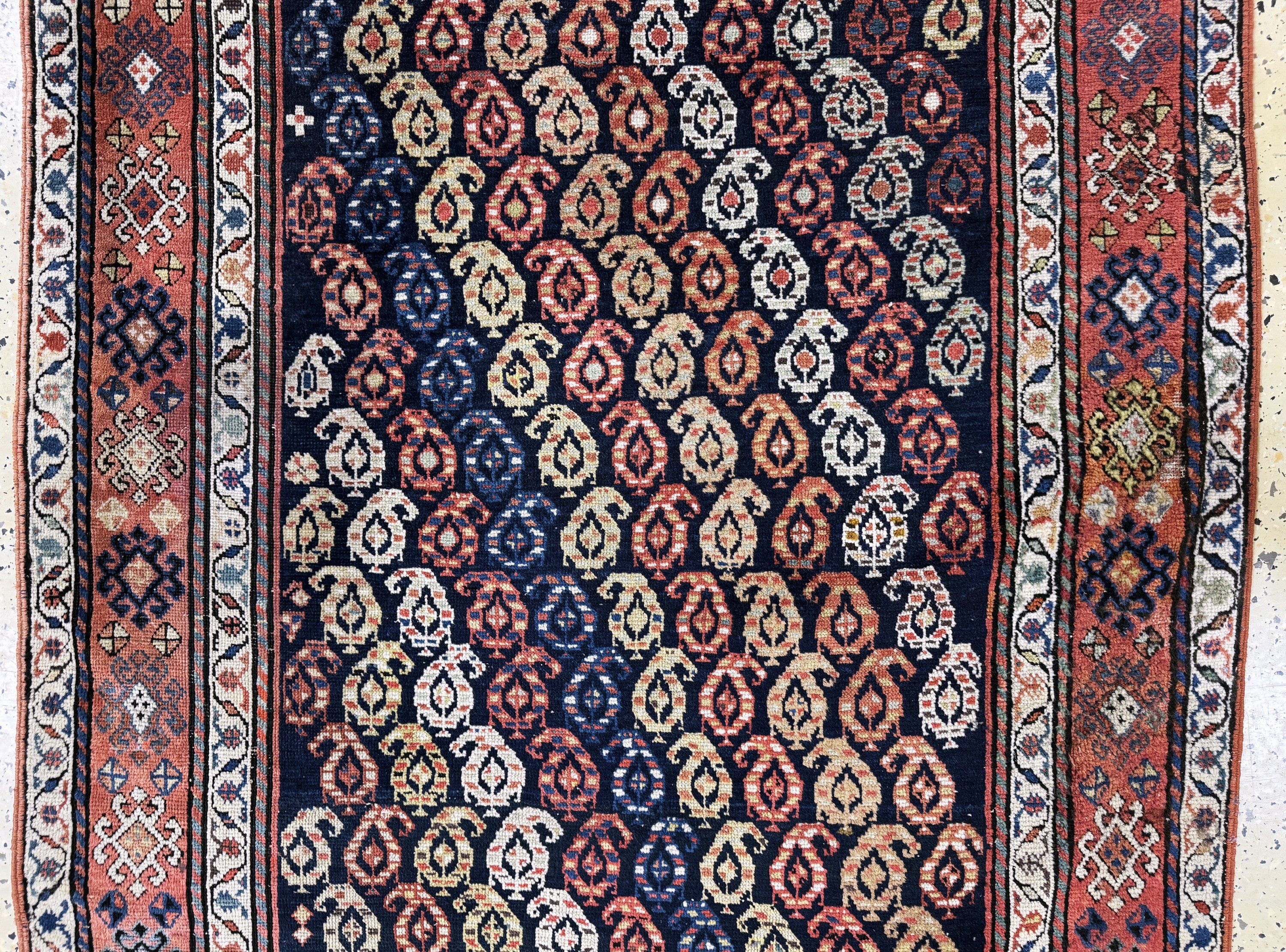 Detail c: Kazak antik, Kaukasus, 19.Jhd, Wolle auf Wolle, ca. 305 x 110 cm, EHZ: 3(restauriert), Fransen erneuert
