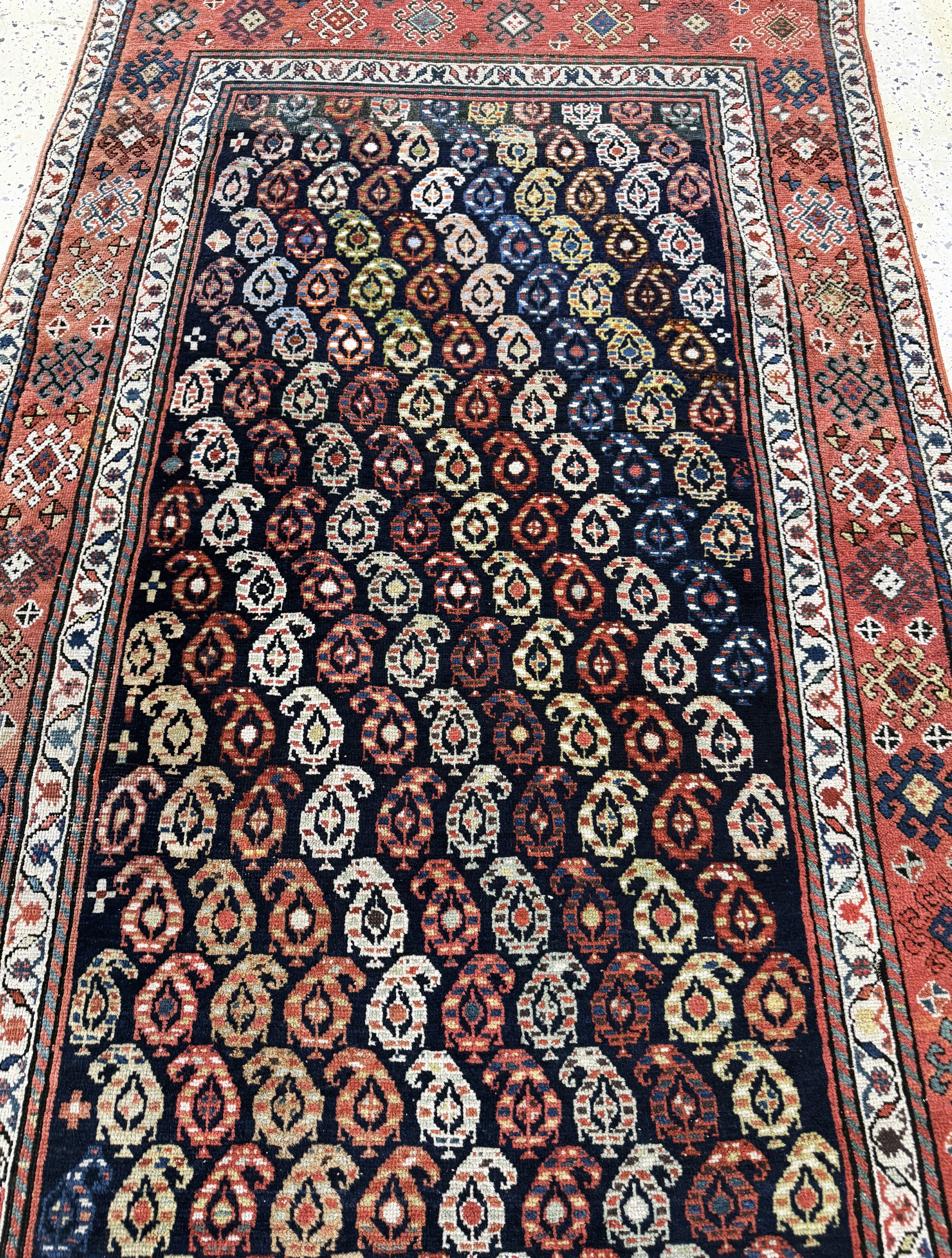 Detail e: Kazak antik, Kaukasus, 19.Jhd, Wolle auf Wolle, ca. 305 x 110 cm, EHZ: 3(restauriert), Fransen erneuert