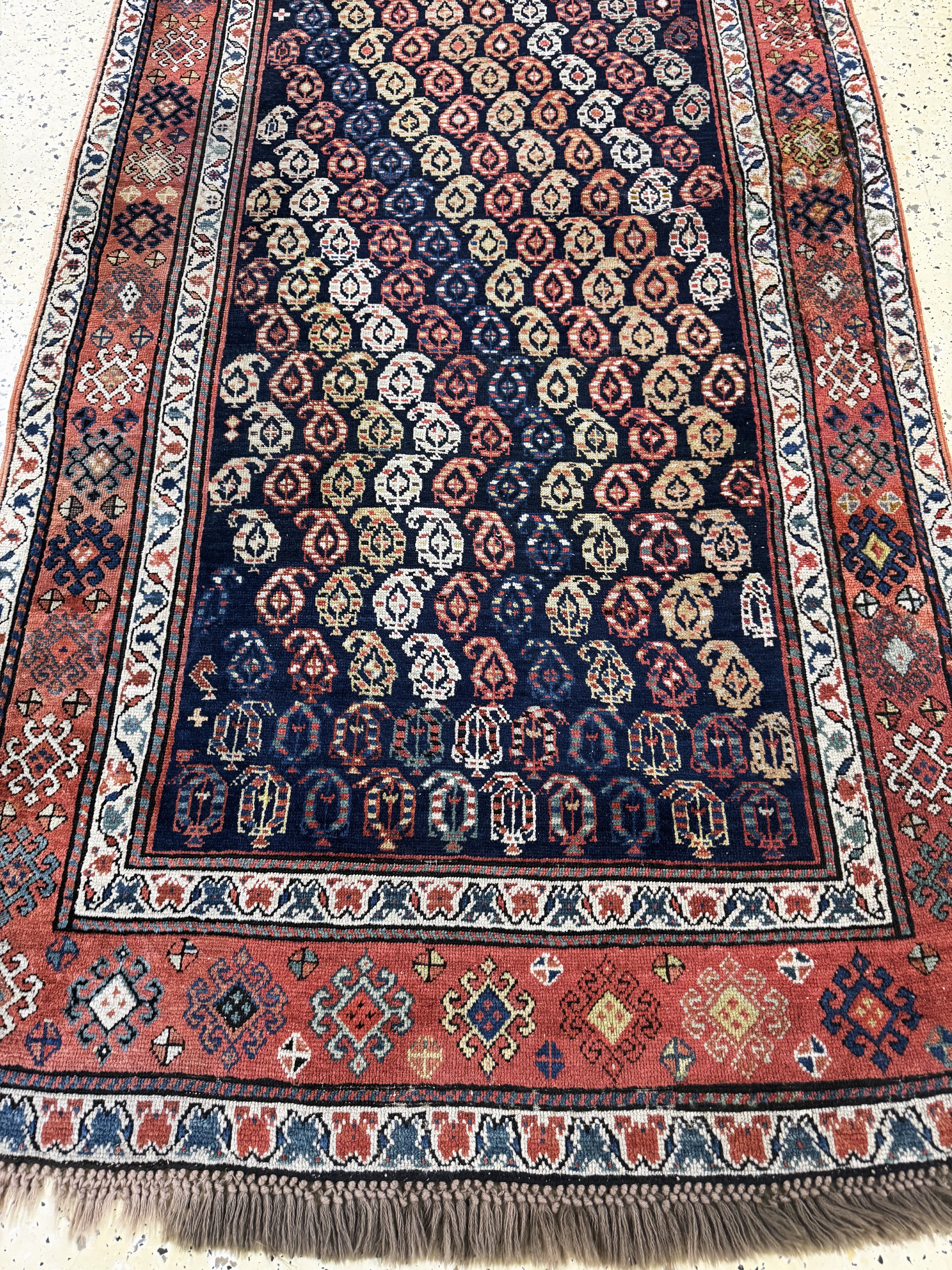 Detail f: Kazak antik, Kaukasus, 19.Jhd, Wolle auf Wolle, ca. 305 x 110 cm, EHZ: 3(restauriert), Fransen erneuert