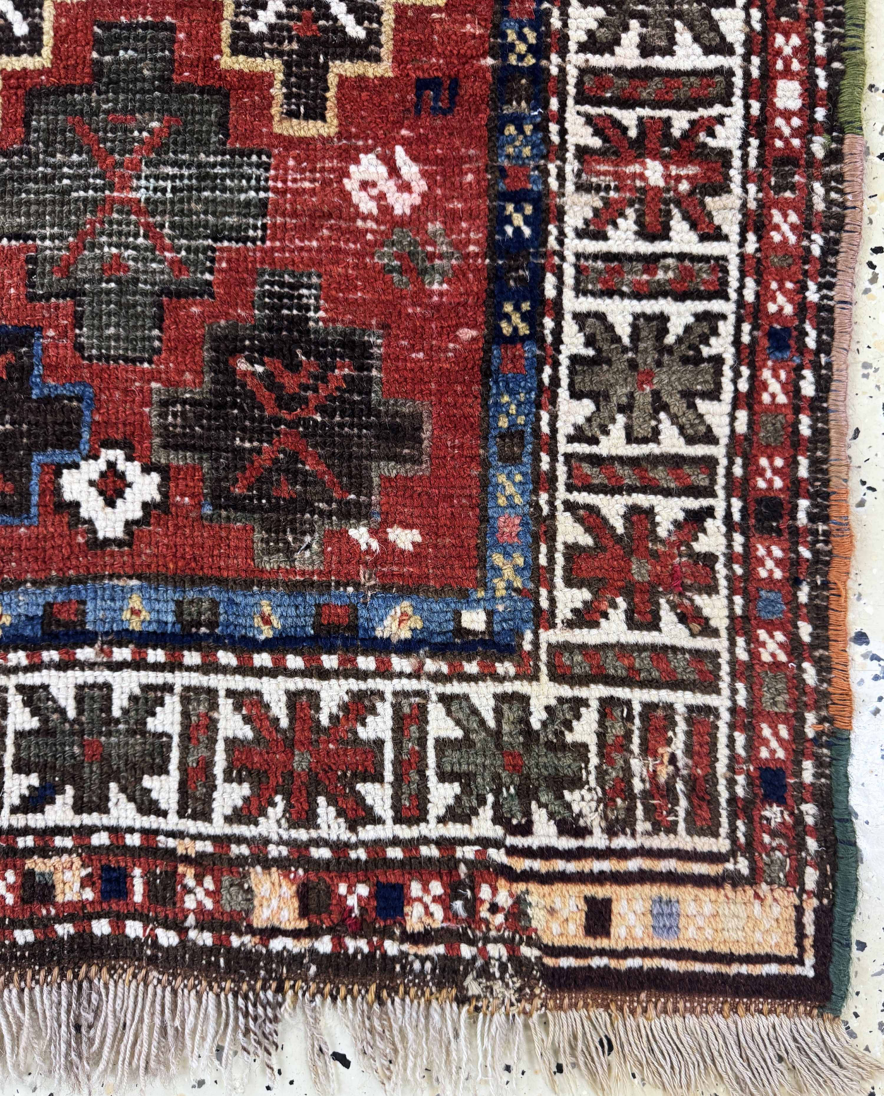 Detail c: Kazak antik, Kaukasus, 19.Jhd, Wolle auf Wolle, ca. 145 x 110 cm, EHZ: 3(restauriert)