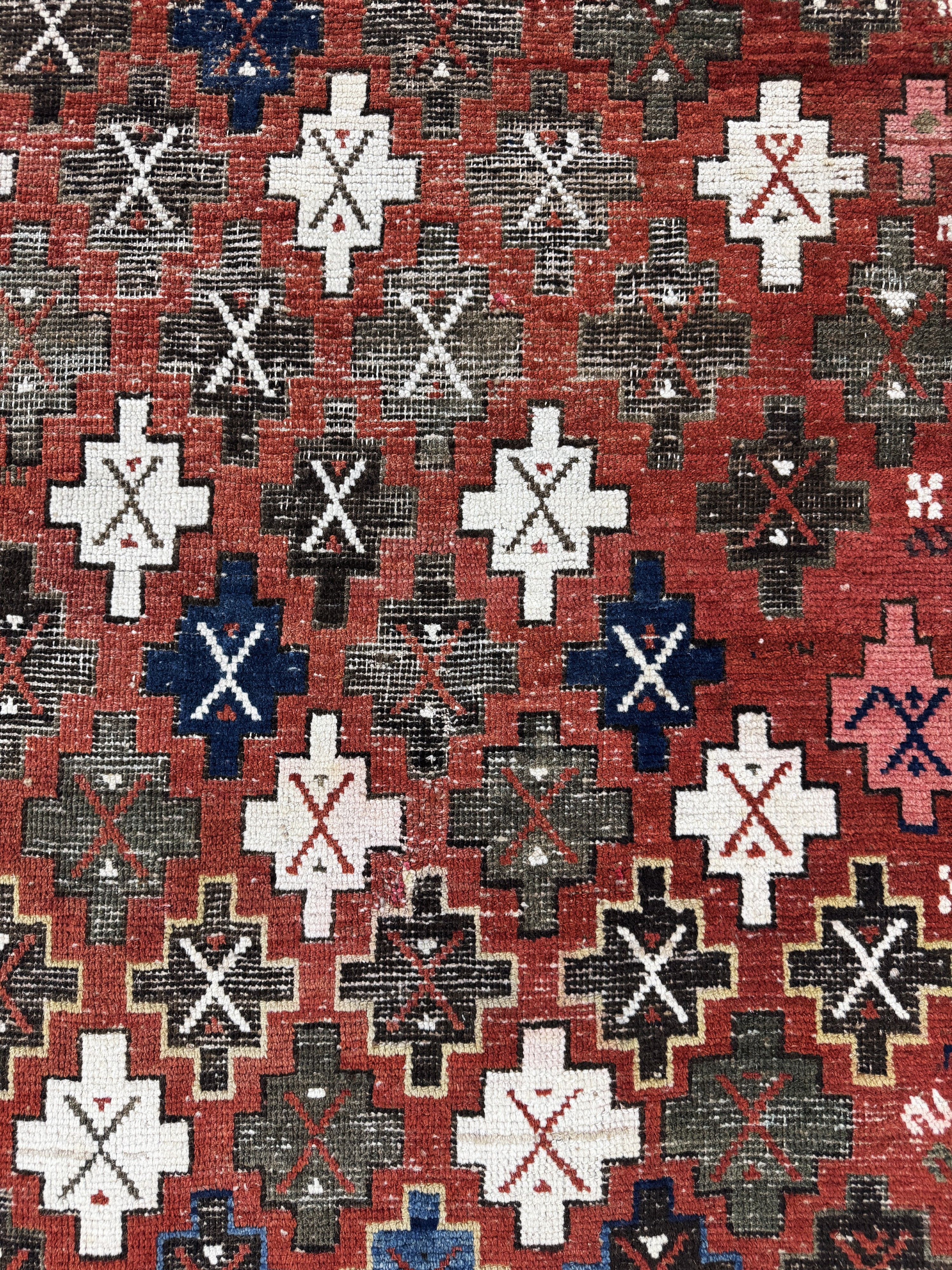 Detail d: Kazak antik, Kaukasus, 19.Jhd, Wolle auf Wolle, ca. 145 x 110 cm, EHZ: 3(restauriert)