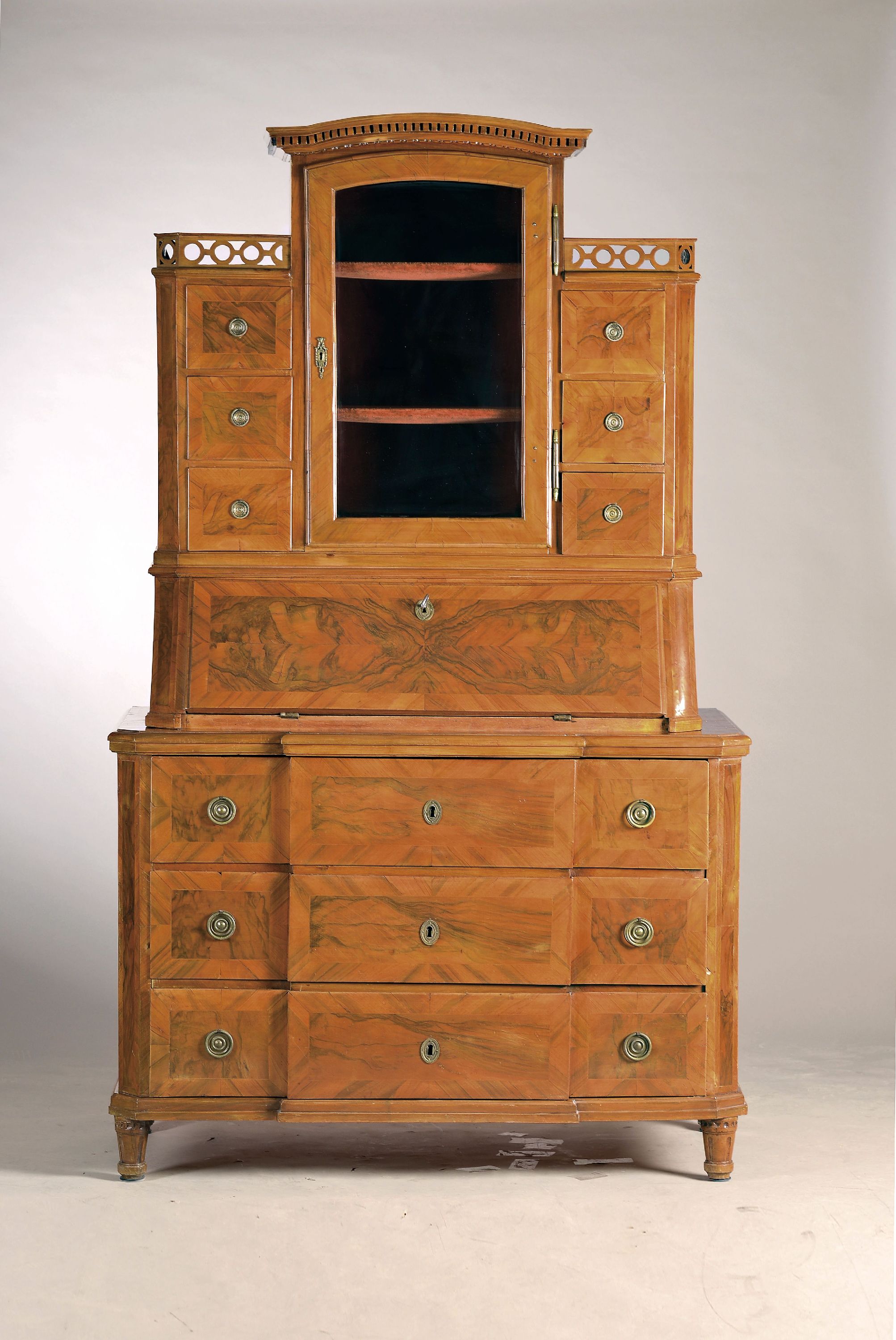 Image 27062425 - Barock Aufsatzsekretär, um 1740/50, Nußbaumfurnier, Aufsatz mit einer Glastür und 6 ...