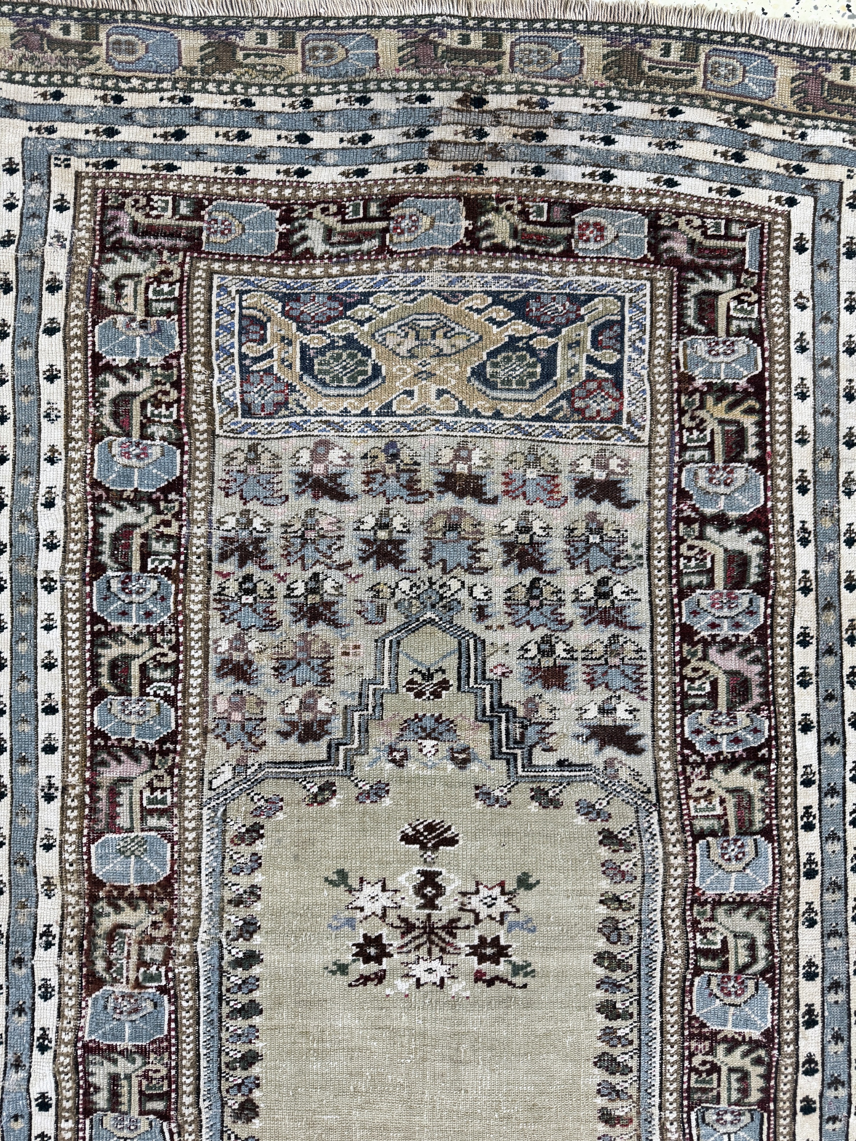 Detail c: Giordes antik, Türkei, 19.Jhd, Wolle auf Wolle, ca. 170 x 120 cm, EHZ: 3(restauriert)