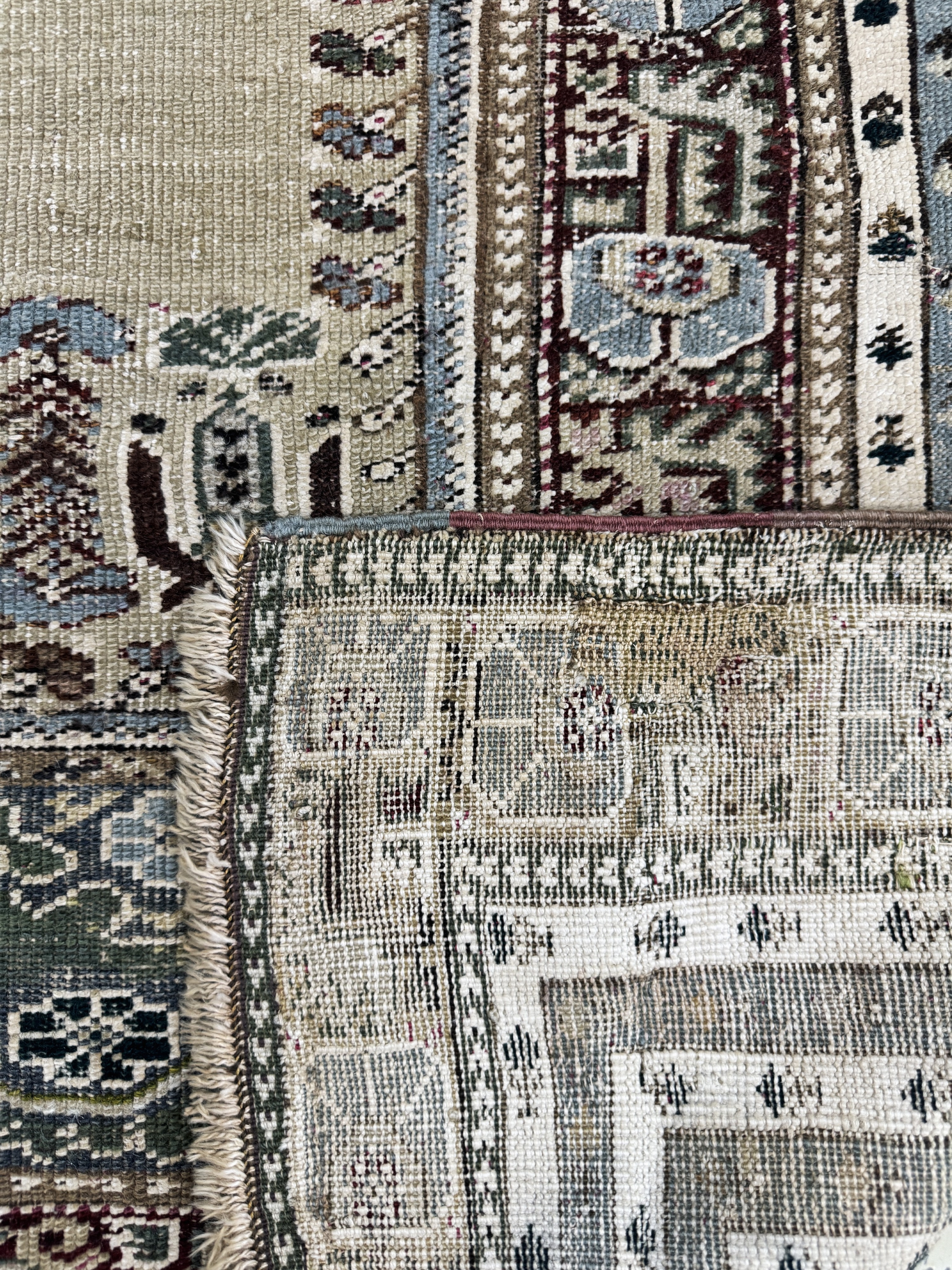 Detail f: Giordes antik, Türkei, 19.Jhd, Wolle auf Wolle, ca. 170 x 120 cm, EHZ: 3(restauriert)