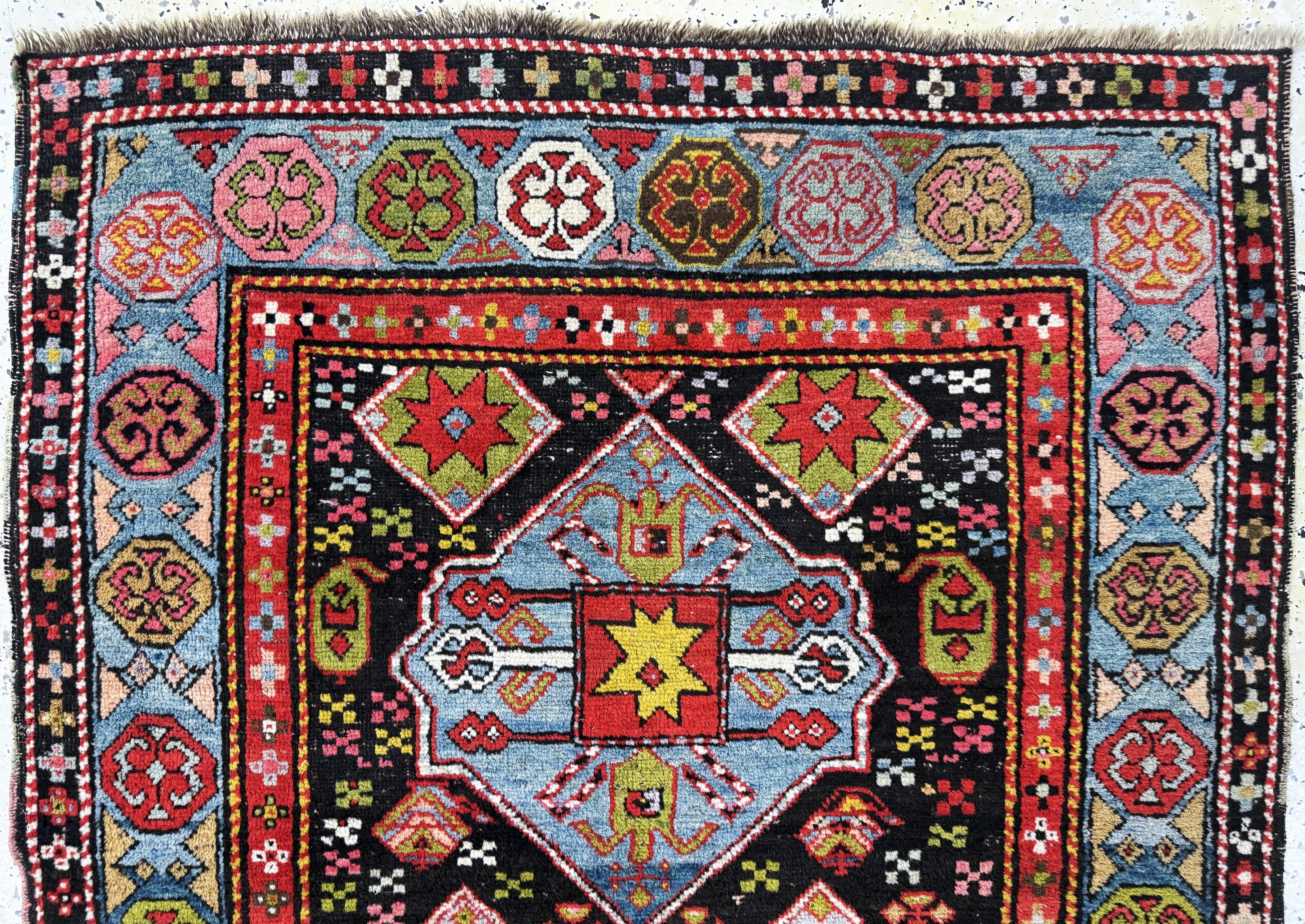 Detail a: Kazak antik, Kaukasus, um 1900, Wolle auf Wolle, ca. 150 x 120 cm, EHZ: 3(restauriert)