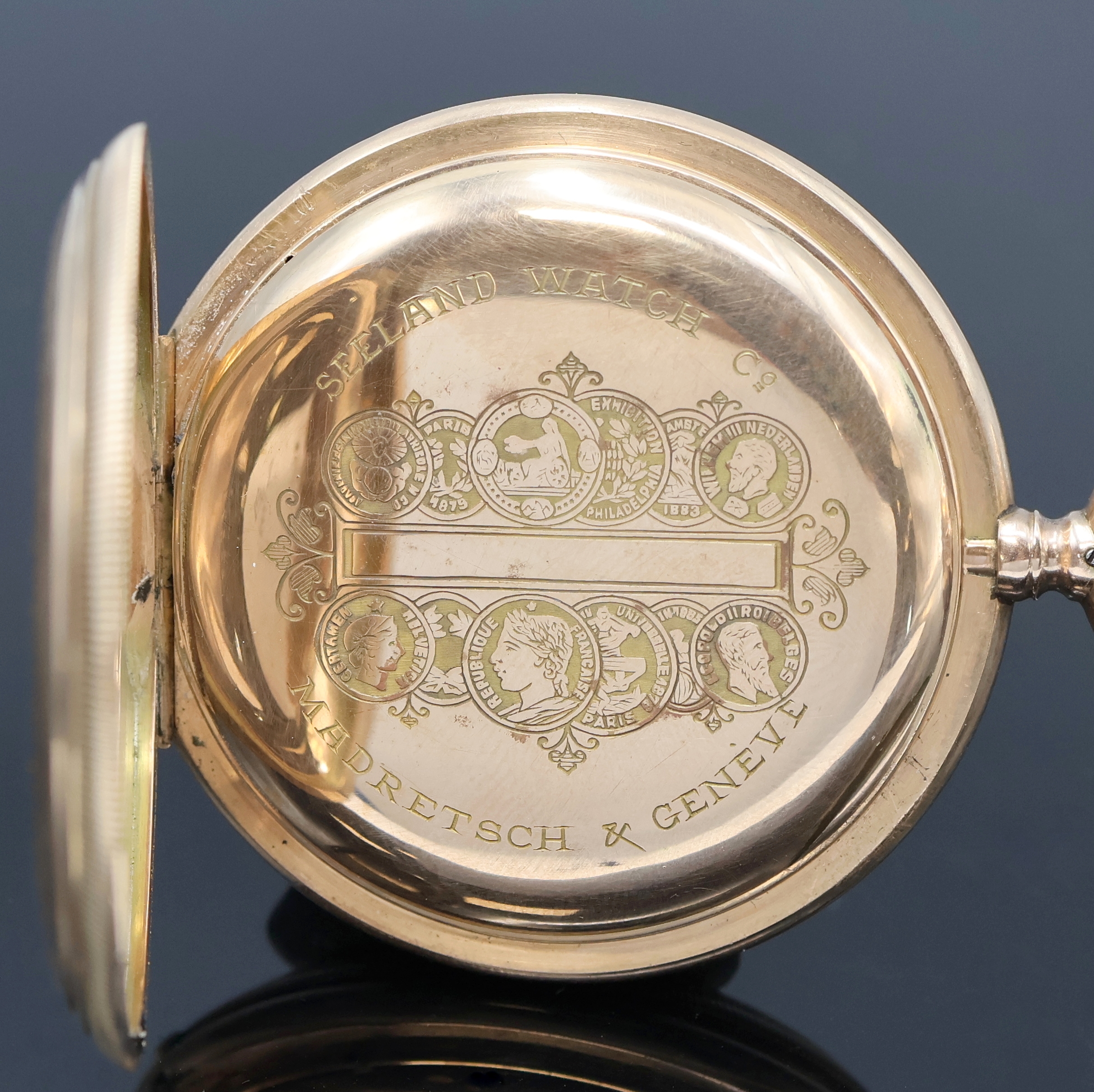 Detail e: SEELAND Herrensavonette in RG 585/000, Schweiz um 1900, guill. 2-Deckel Goldgeh. dell./ber., 2-tlg. Emailzifferbl., Zeiger teils später, verg. Werk, ...