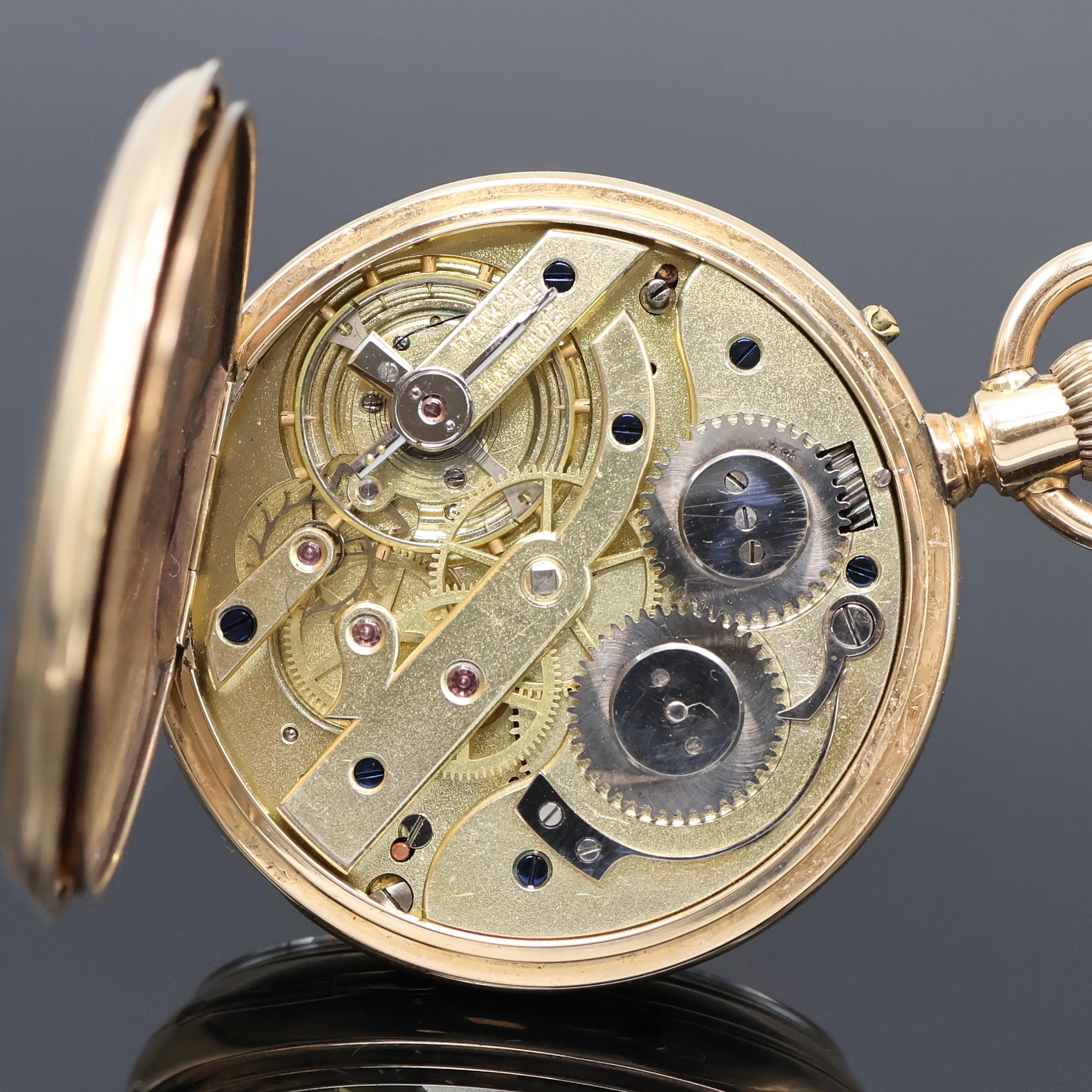 Detail e: Offene Herrentaschenuhr in GG 585/000, Schweiz um 1880, guill. Geh. berieb., Signatur auf verg. Cuvette, Emailzifferbl. m. röm. Zahlen, kl. Sek. b. ...