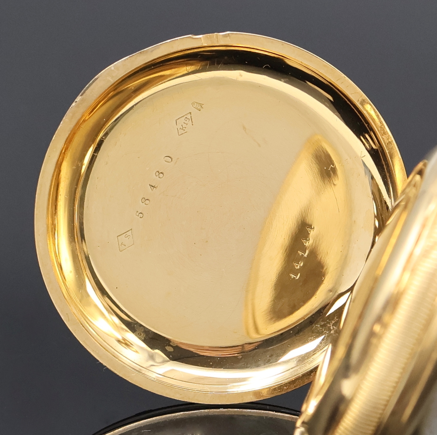 Detail c: GOEORGES ROBERT Locle Savonette in GG 750/000, Schweiz um 1870, guill. 3-Deckel Goldgeh., Saturnring-Bügel, 2-tlg. Emailzifferbl. sign., feine gebl. ...