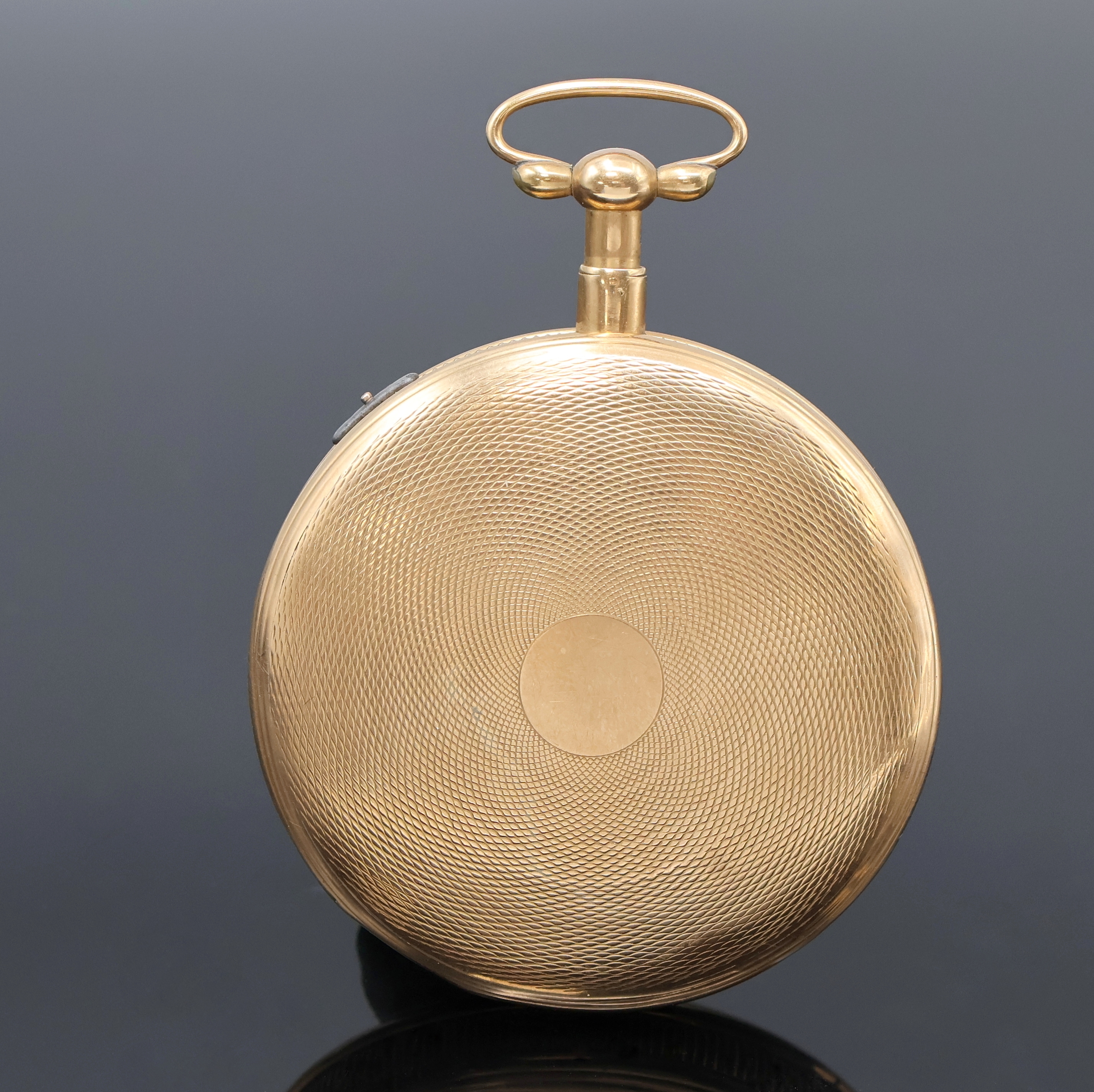 Detail a: Spindeltaschenuhr mit 1/4 Stunden-Repetition als Carillon in RG 750/000, Schweiz um 1820, Schlüsselaufzug, guill. Geh. m. geripptem Rand, ...